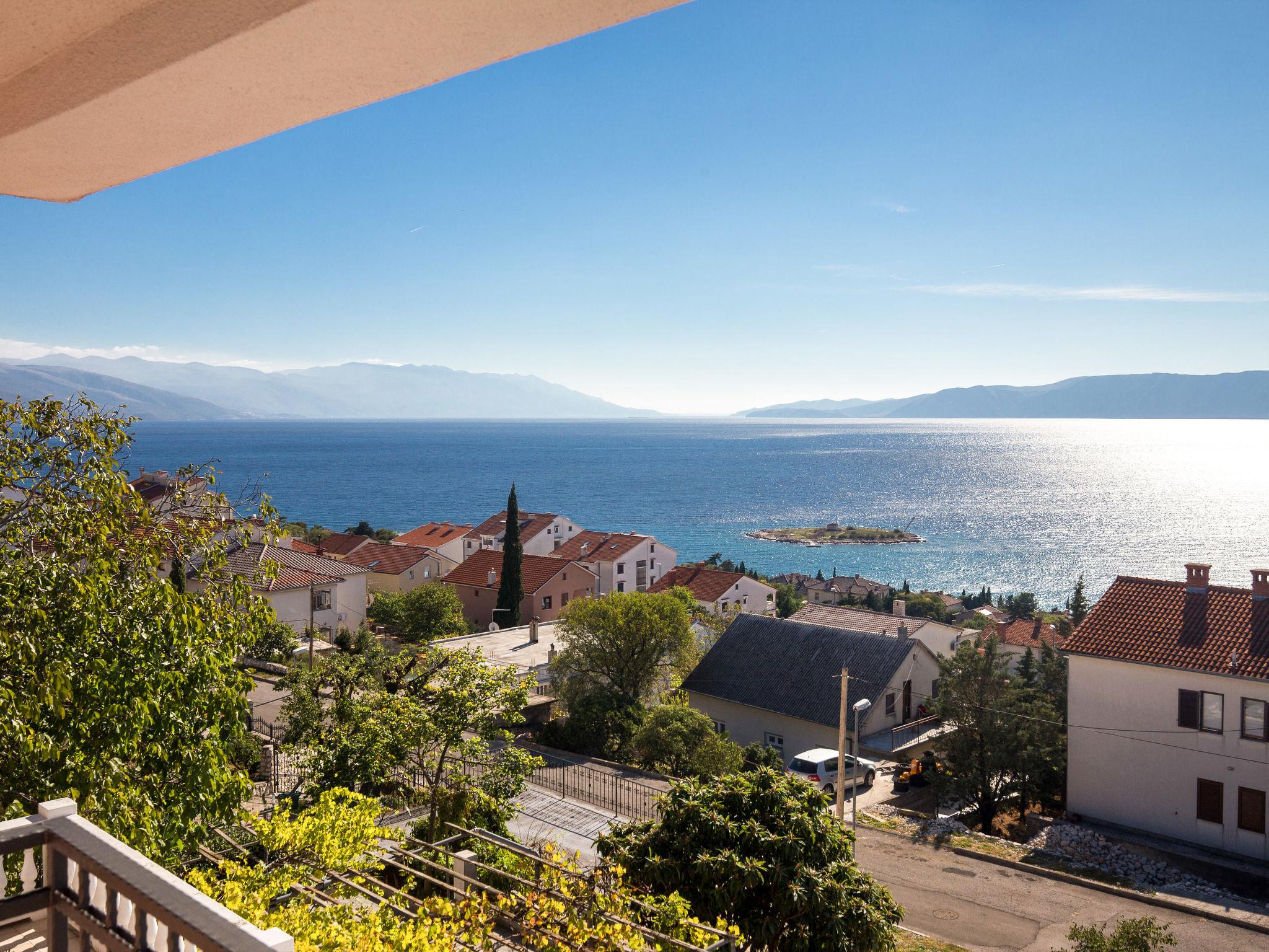 Foto 1 - Apartamento de 2 quartos em Novi Vinodolski com terraço e vistas do mar