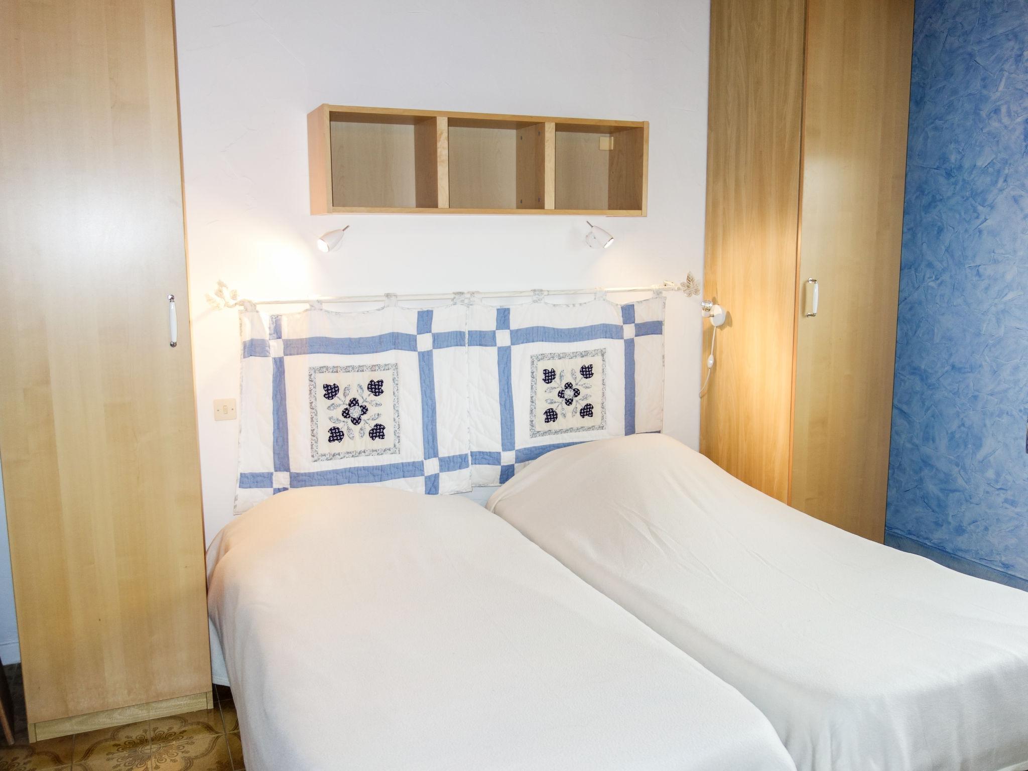 Photo 3 - Appartement de 2 chambres à Saint-Cyr-sur-Mer avec terrasse et vues à la mer