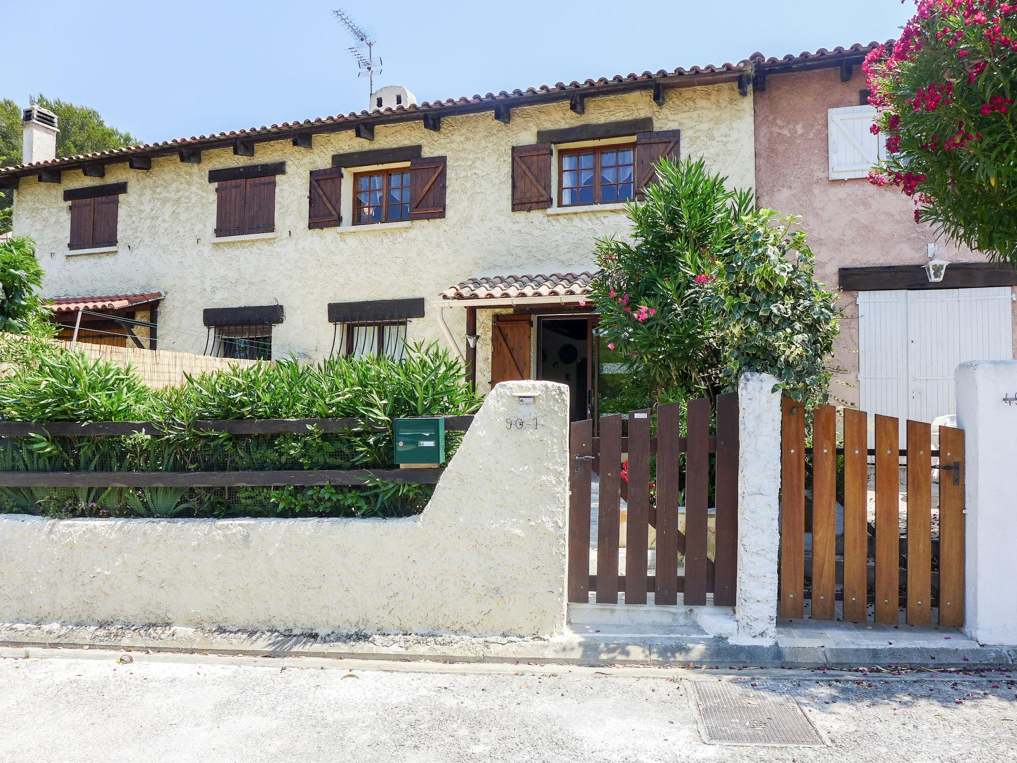 Foto 1 - Apartamento de 2 habitaciones en Saint-Cyr-sur-Mer con terraza y vistas al mar