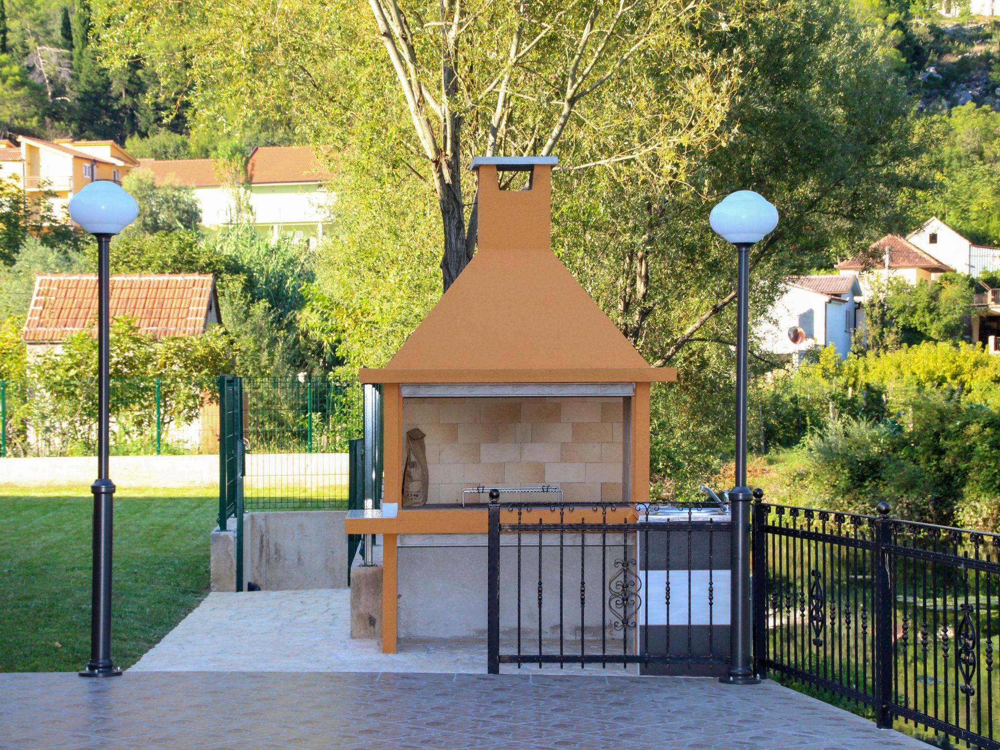 Photo 24 - Maison de 6 chambres à Vrgorac avec piscine privée et jardin