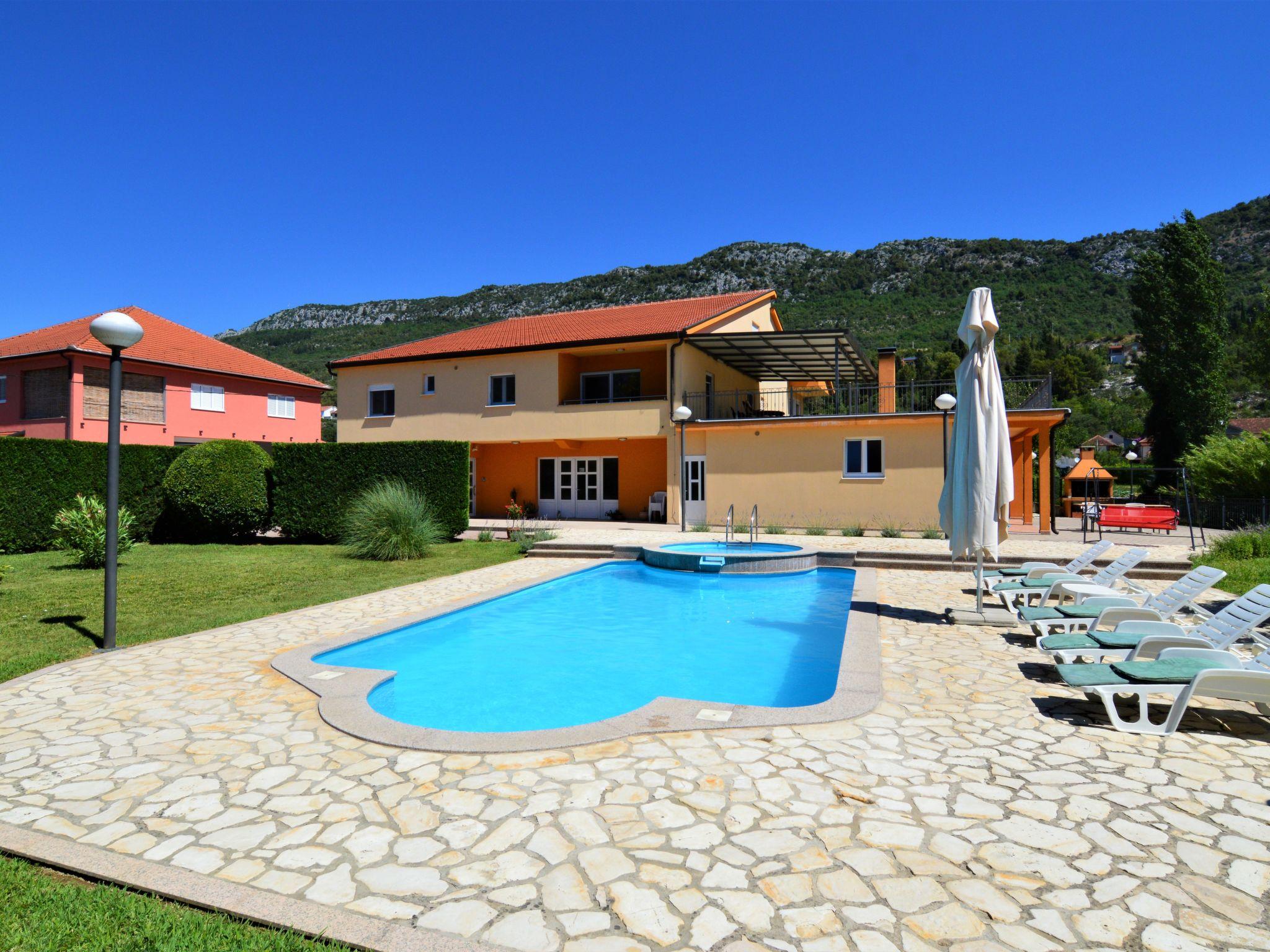 Foto 2 - Casa con 6 camere da letto a Vrgorac con piscina privata e vista mare