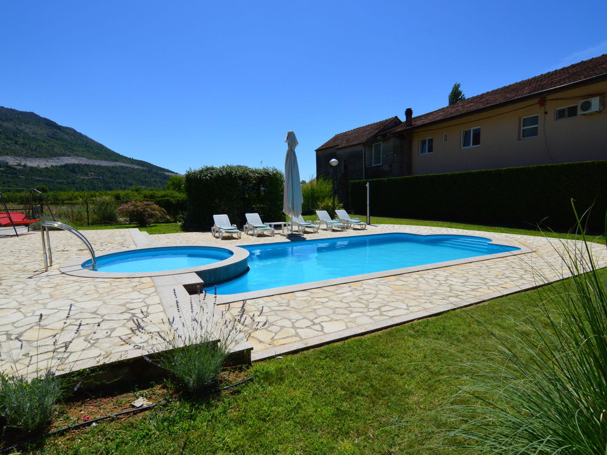 Foto 5 - Haus mit 6 Schlafzimmern in Vrgorac mit privater pool und garten