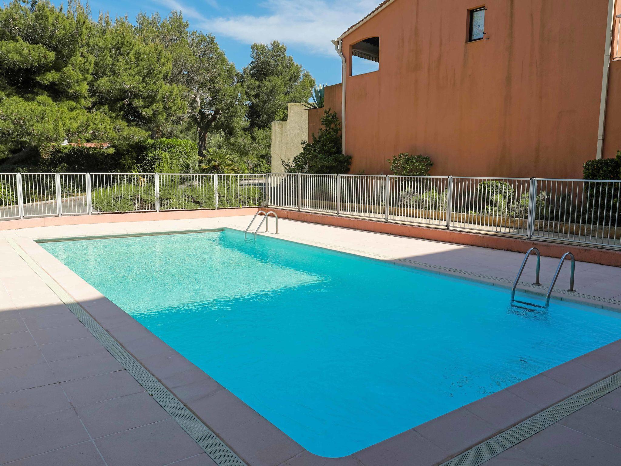 Foto 1 - Apartamento de 1 quarto em Saint-Raphaël com piscina