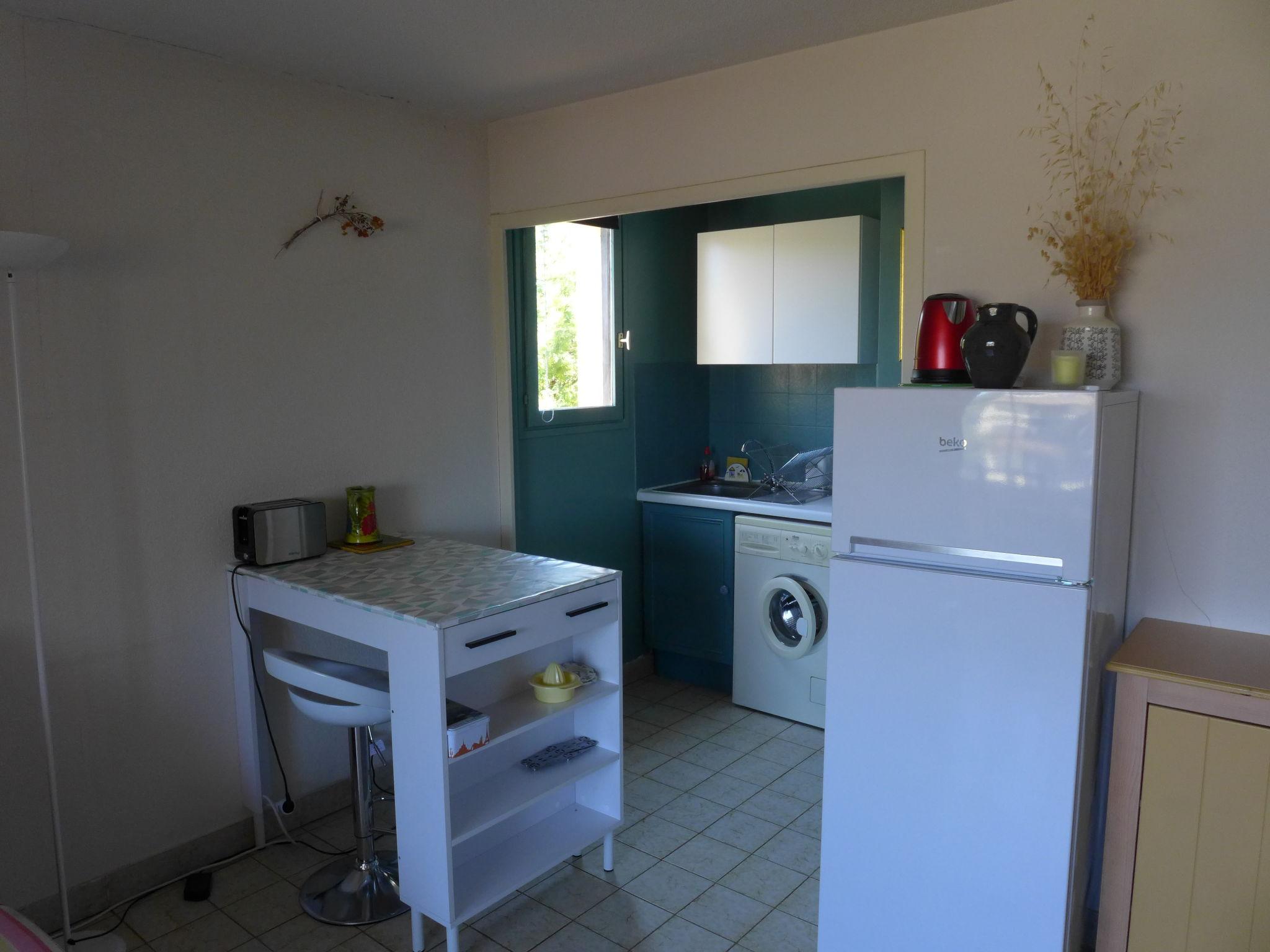 Foto 4 - Apartment mit 1 Schlafzimmer in Saint-Raphaël mit schwimmbad