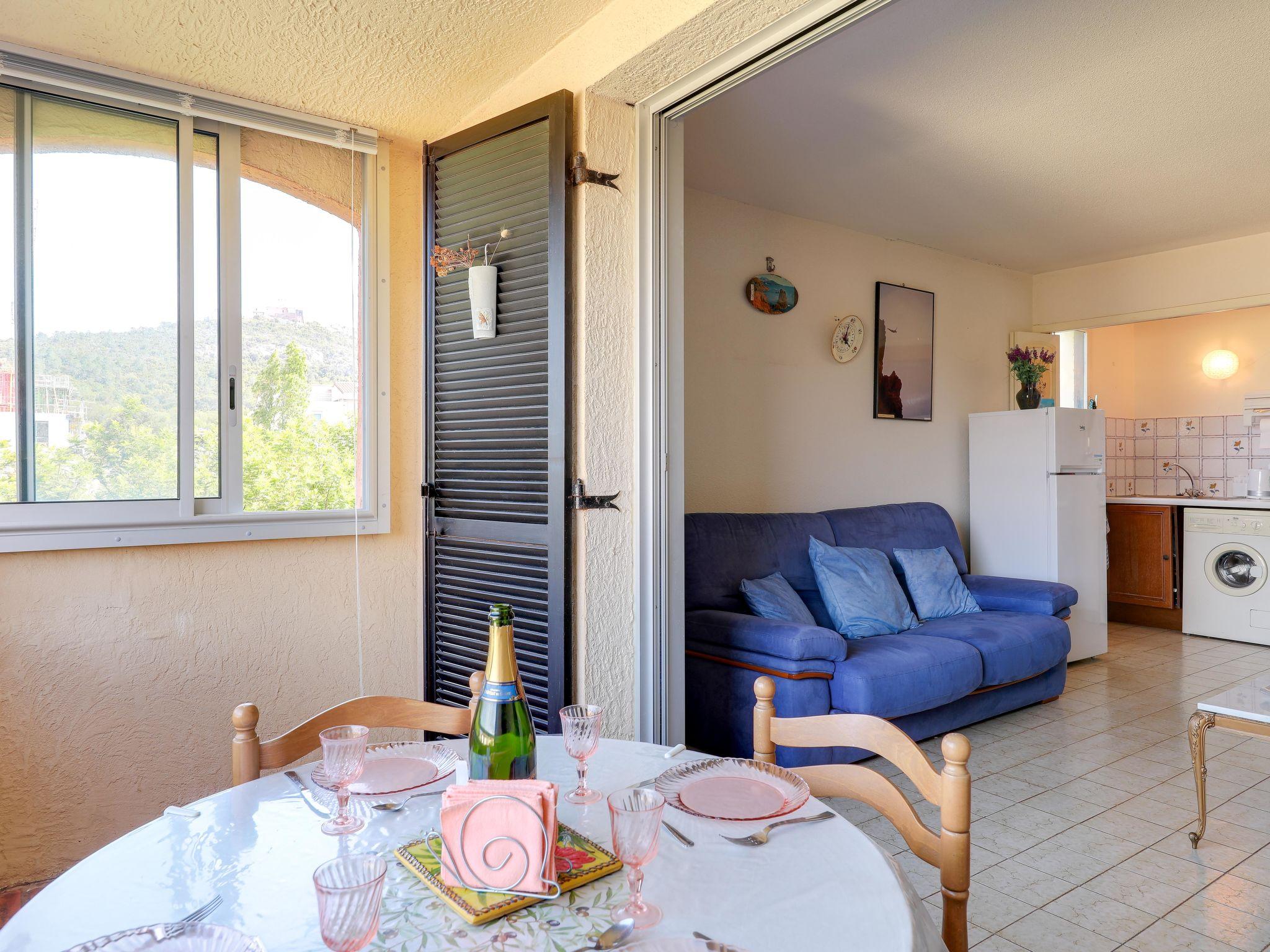 Photo 7 - 1 bedroom Apartment in Saint-Raphaël with swimming pool