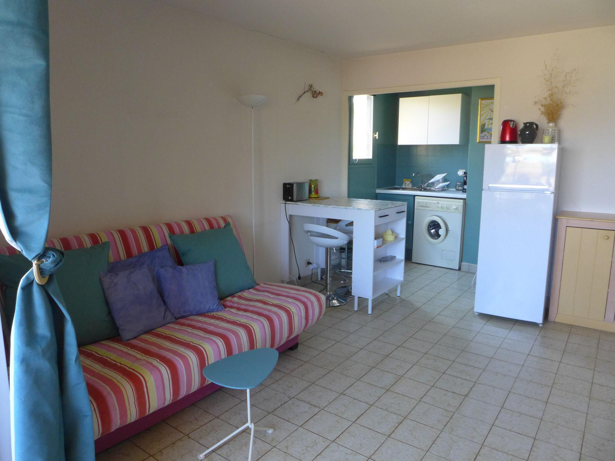 Photo 3 - 1 bedroom Apartment in Saint-Raphaël with swimming pool and sea view