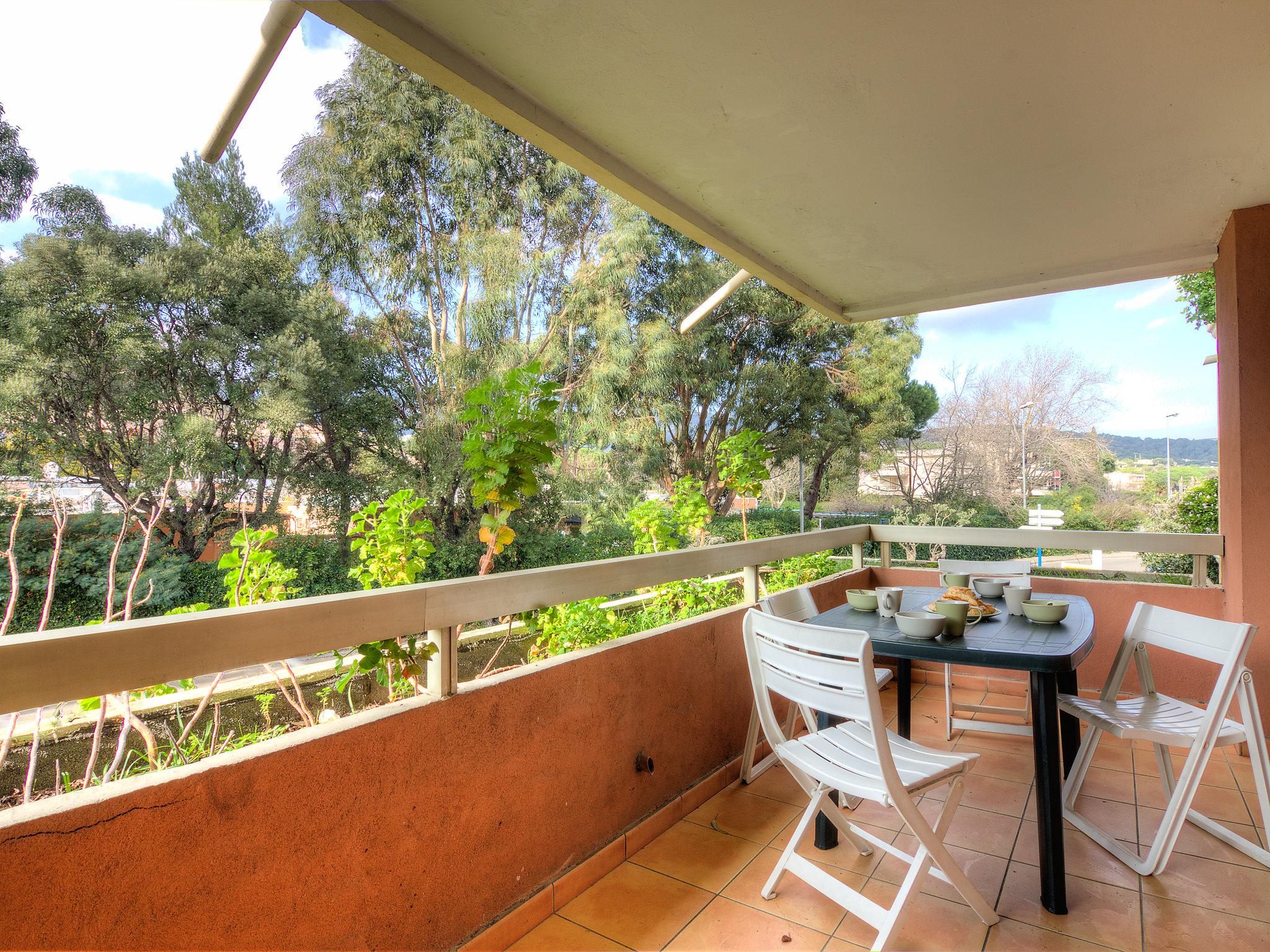 Photo 3 - Appartement de 1 chambre à Cavalaire-sur-Mer avec terrasse et vues à la mer