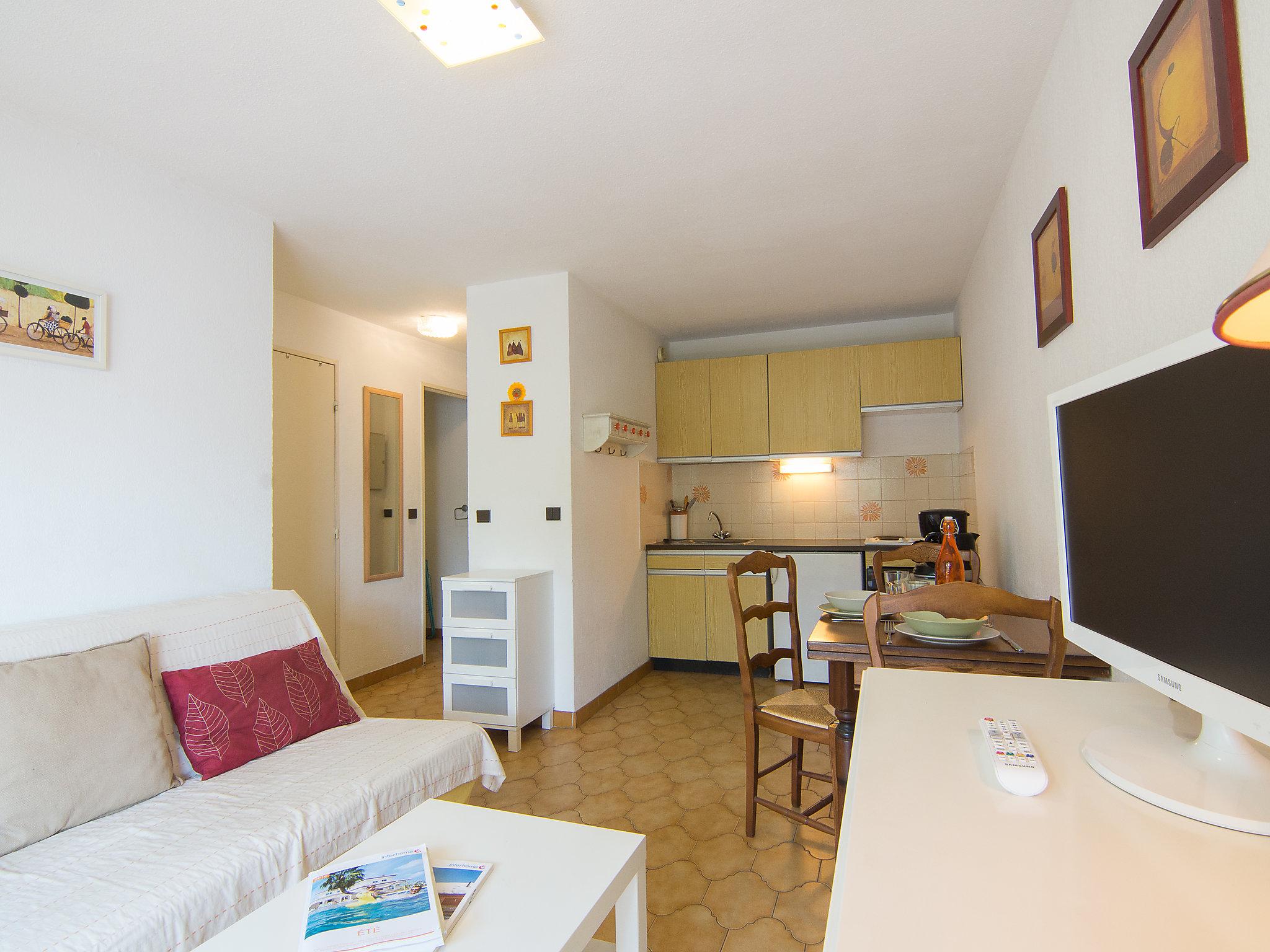 Foto 5 - Appartamento con 1 camera da letto a Cavalaire-sur-Mer con terrazza e vista mare