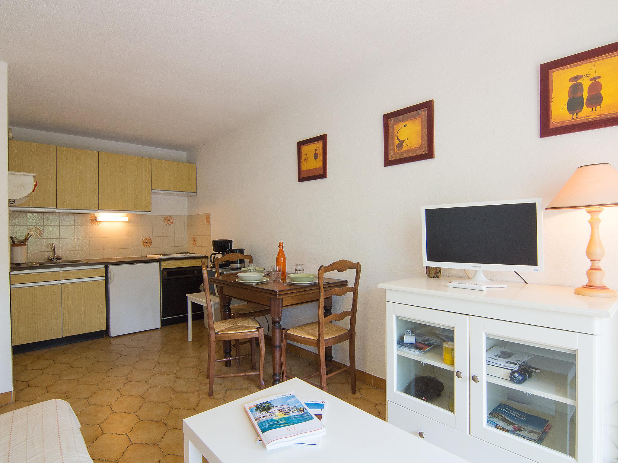 Foto 6 - Appartamento con 1 camera da letto a Cavalaire-sur-Mer con terrazza e vista mare