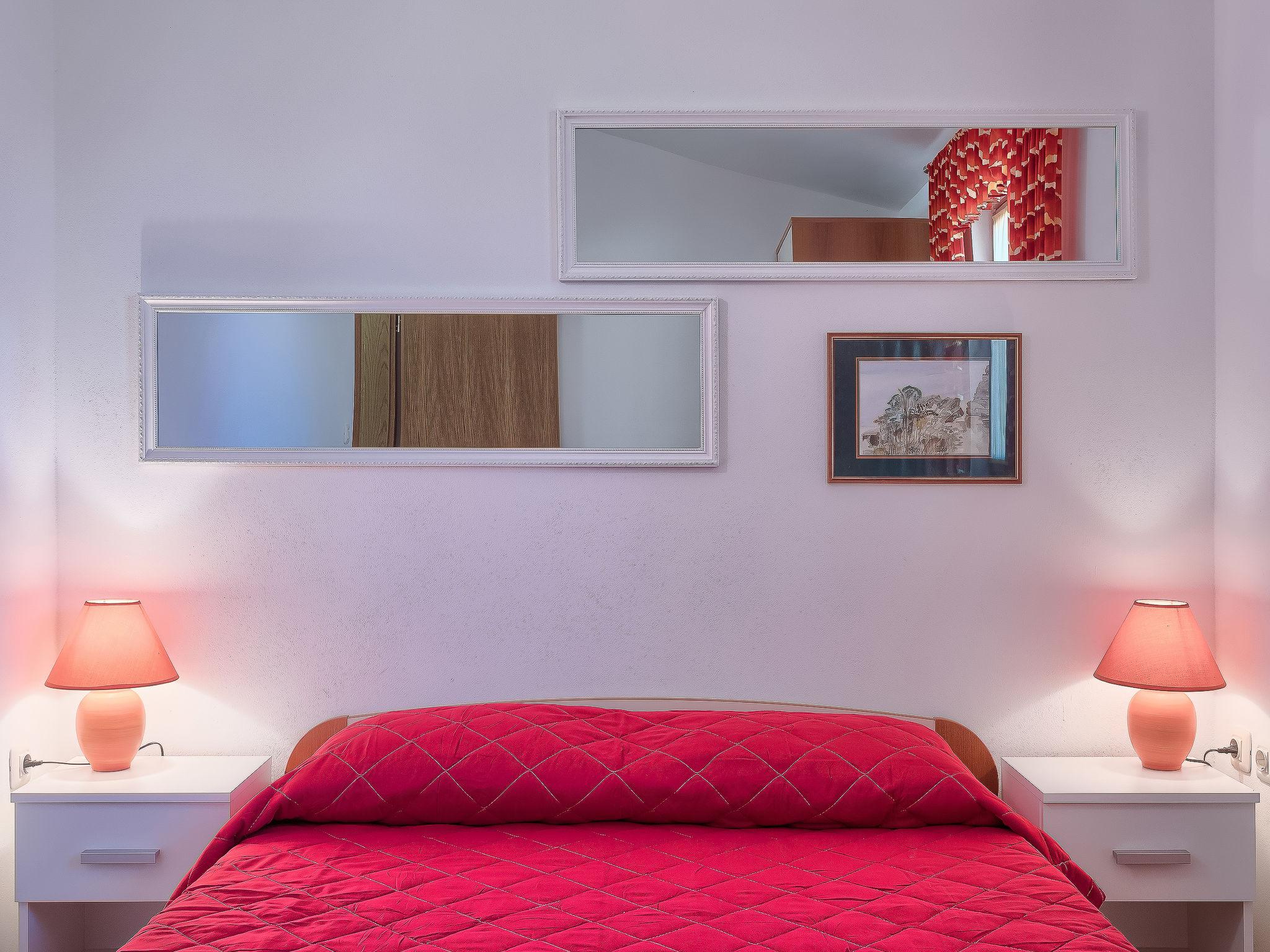 Foto 9 - Appartamento con 2 camere da letto a Marčana con piscina e vista mare