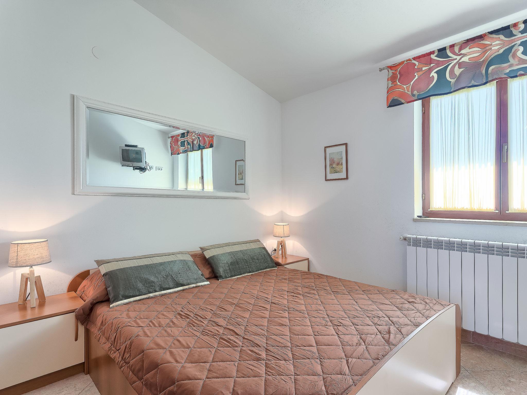 Foto 11 - Appartamento con 2 camere da letto a Marčana con piscina e vista mare