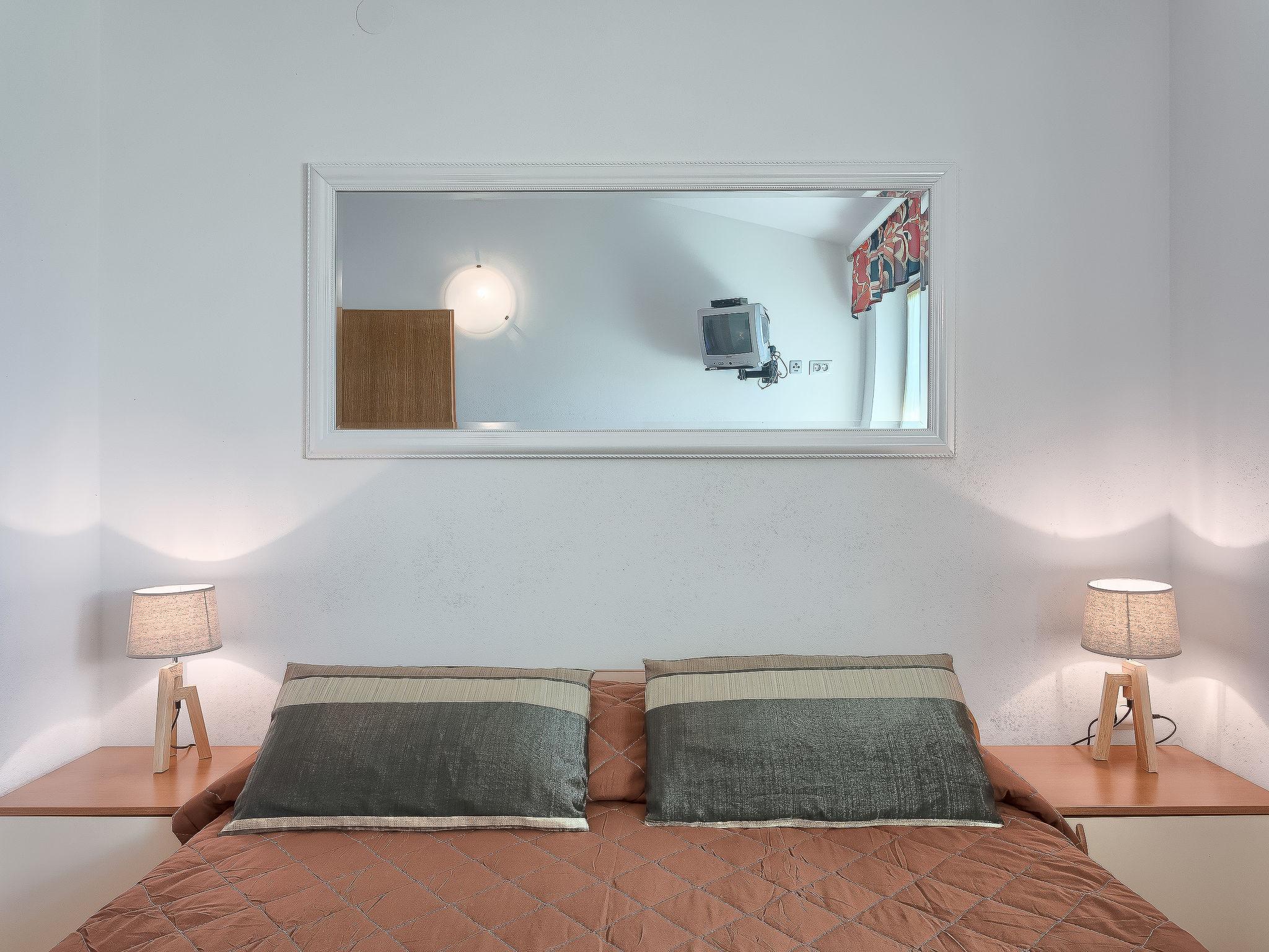 Foto 10 - Appartamento con 2 camere da letto a Marčana con piscina e vista mare