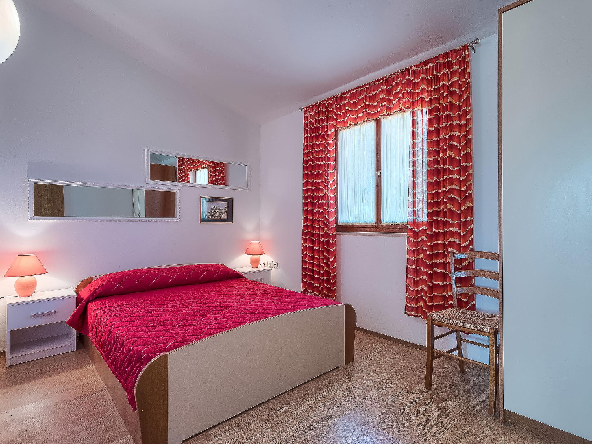 Foto 8 - Apartamento de 2 habitaciones en Marčana con piscina y vistas al mar