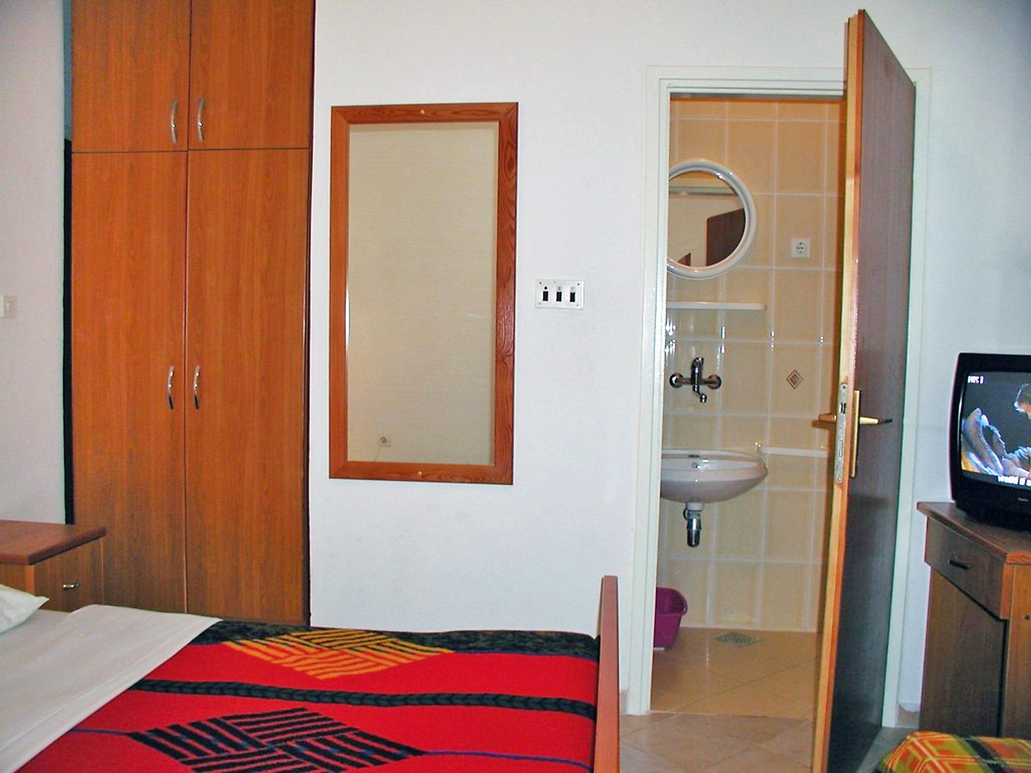 Foto 4 - Appartamento con 1 camera da letto a Kali con piscina e vista mare