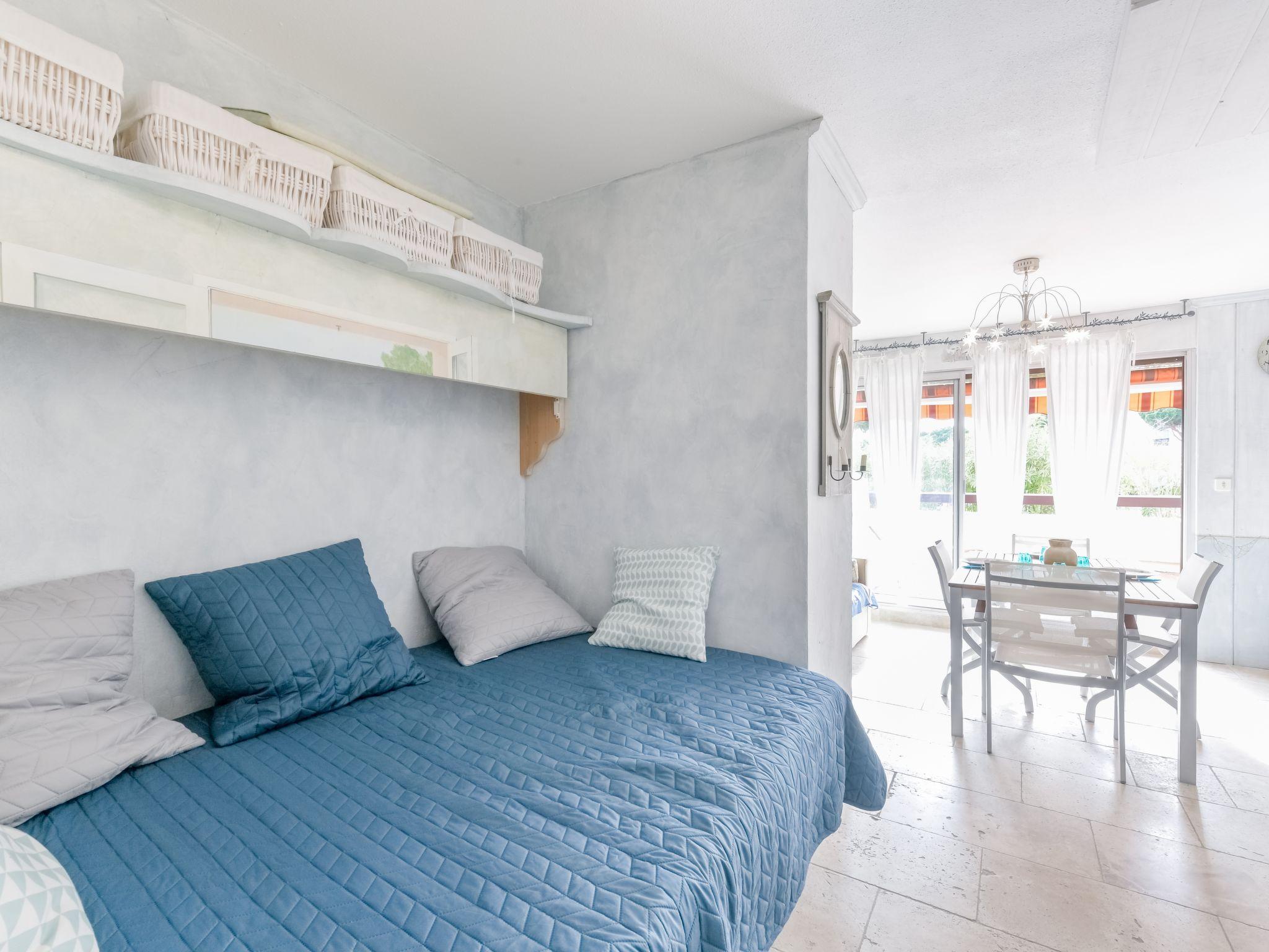 Foto 4 - Apartment mit 1 Schlafzimmer in Le Grau-du-Roi mit terrasse und blick aufs meer