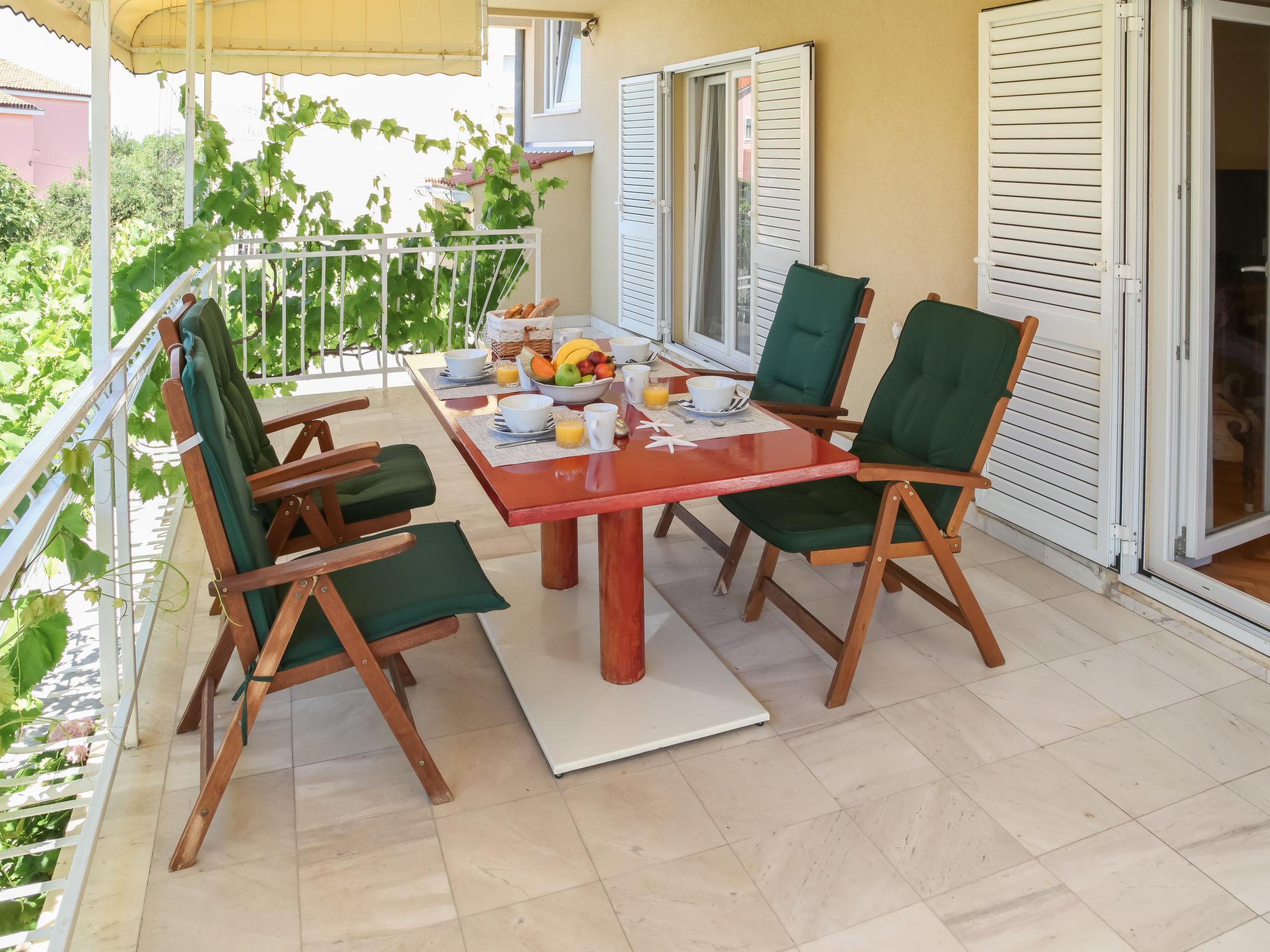 Foto 8 - Casa con 4 camere da letto a Sebenico con giardino e terrazza