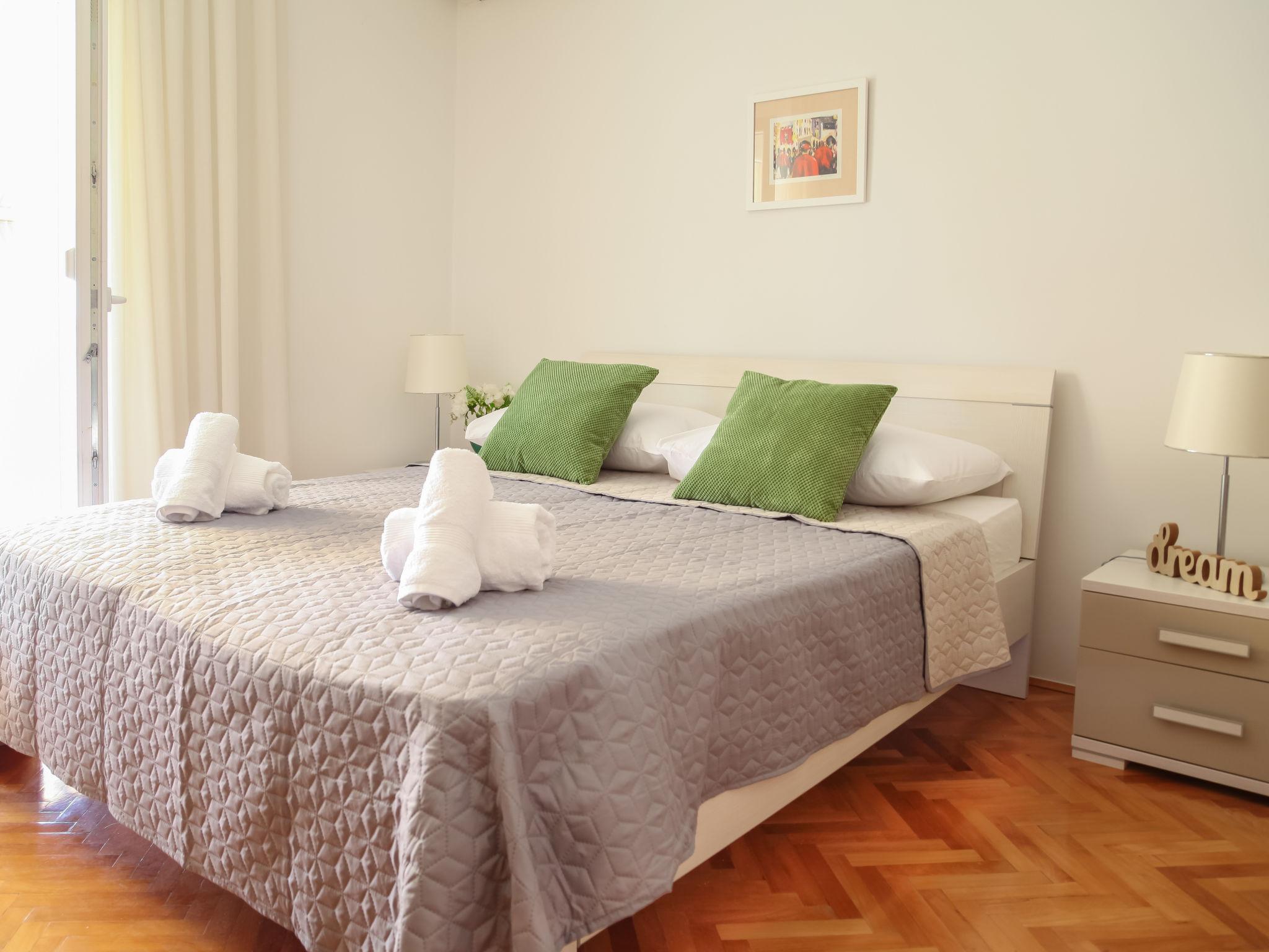 Foto 16 - Casa con 4 camere da letto a Sebenico con giardino e vista mare