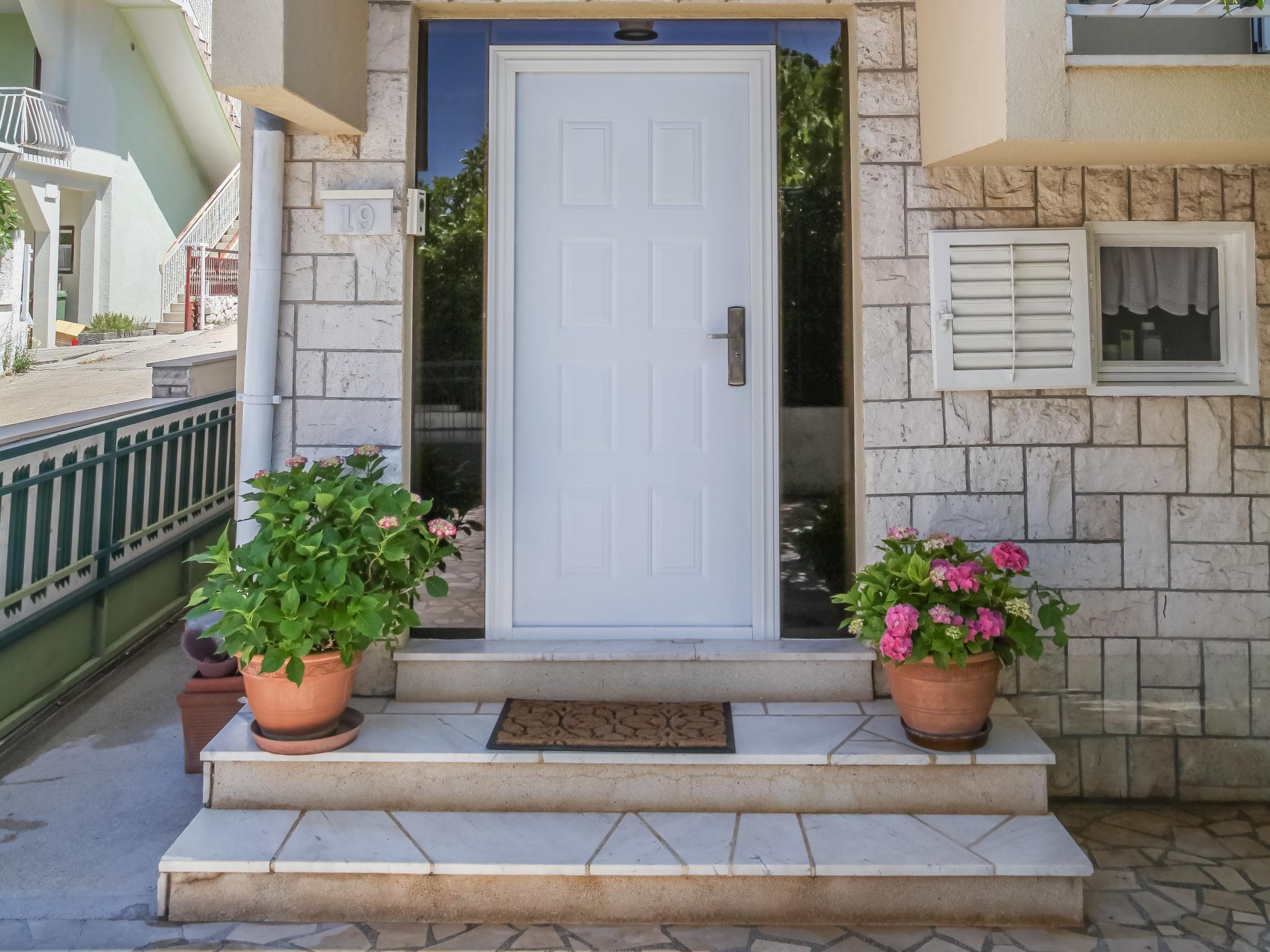 Photo 3 - Maison de 4 chambres à Sibenik avec jardin et vues à la mer