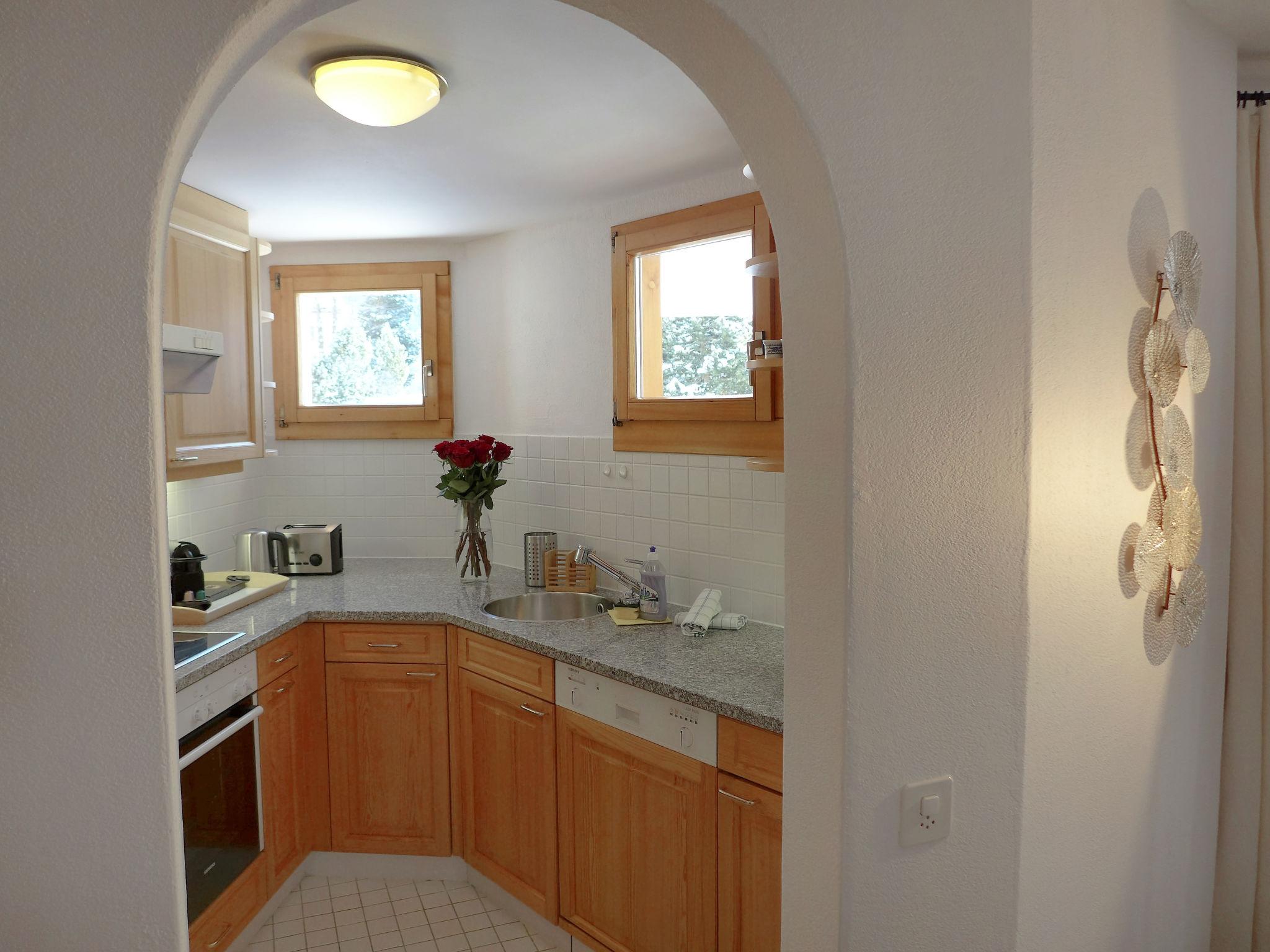 Photo 13 - 3 bedroom Apartment in Celerina/Schlarigna with garden