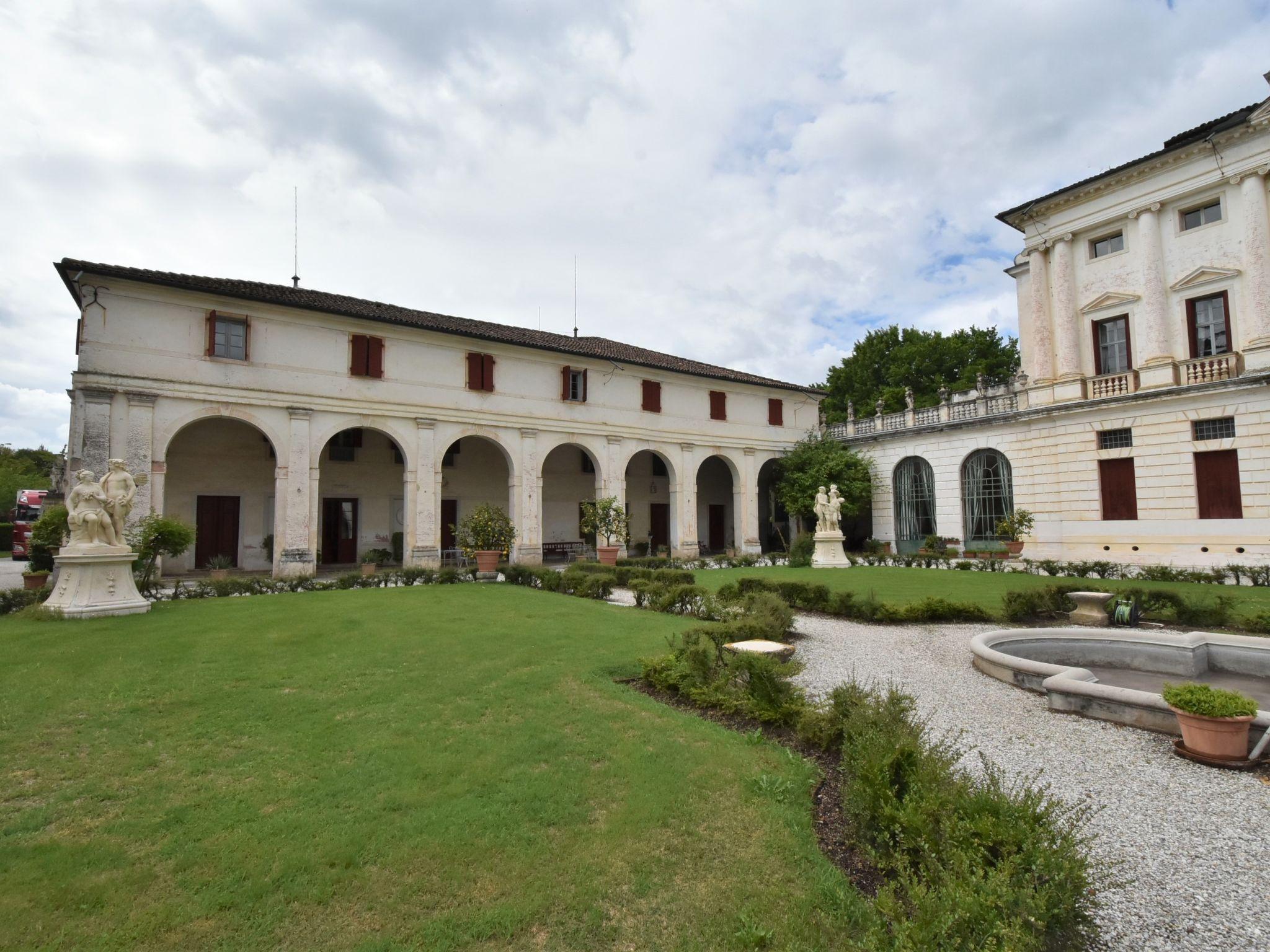 Photo 47 - Maison de 4 chambres à Piombino Dese avec piscine privée et jardin