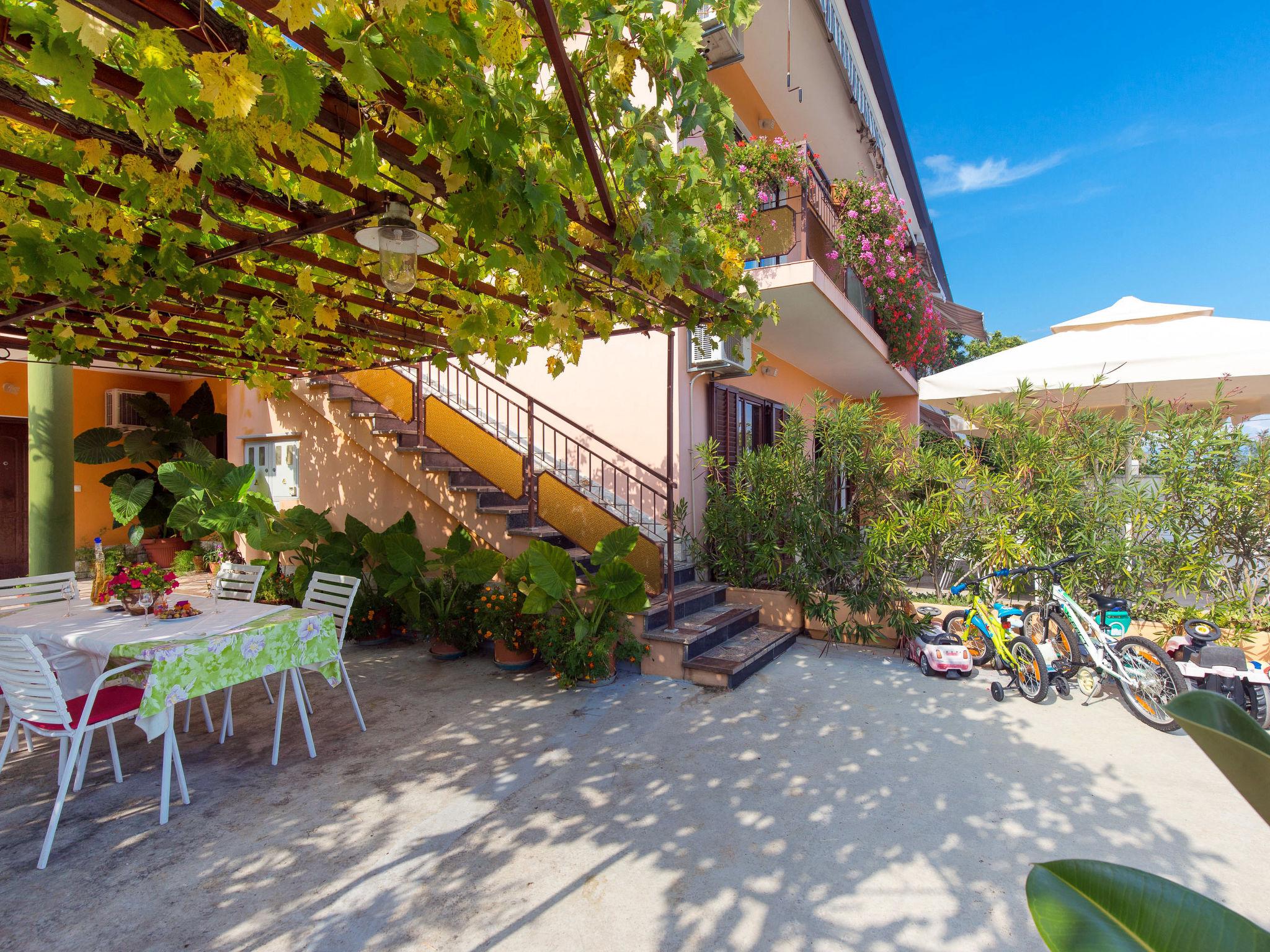 Photo 10 - Appartement de 2 chambres à Mošćenička Draga avec terrasse et vues à la mer