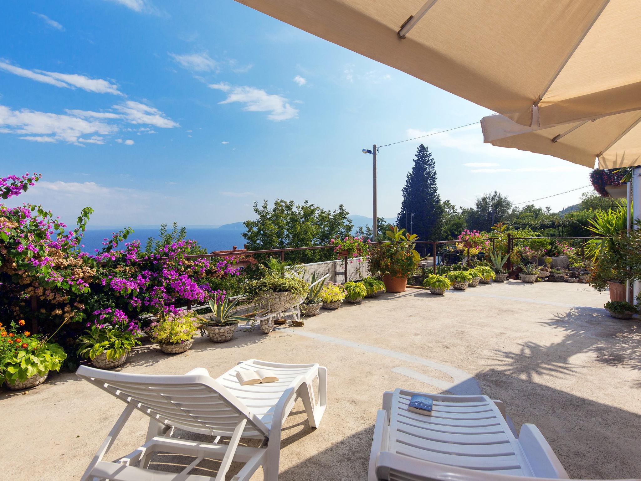 Foto 2 - Appartamento con 2 camere da letto a Mošćenička Draga con terrazza e vista mare