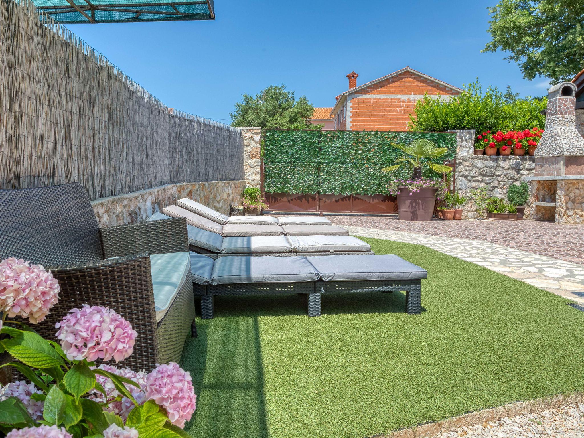 Photo 5 - Maison de 3 chambres à Dobrinj avec piscine privée et terrasse