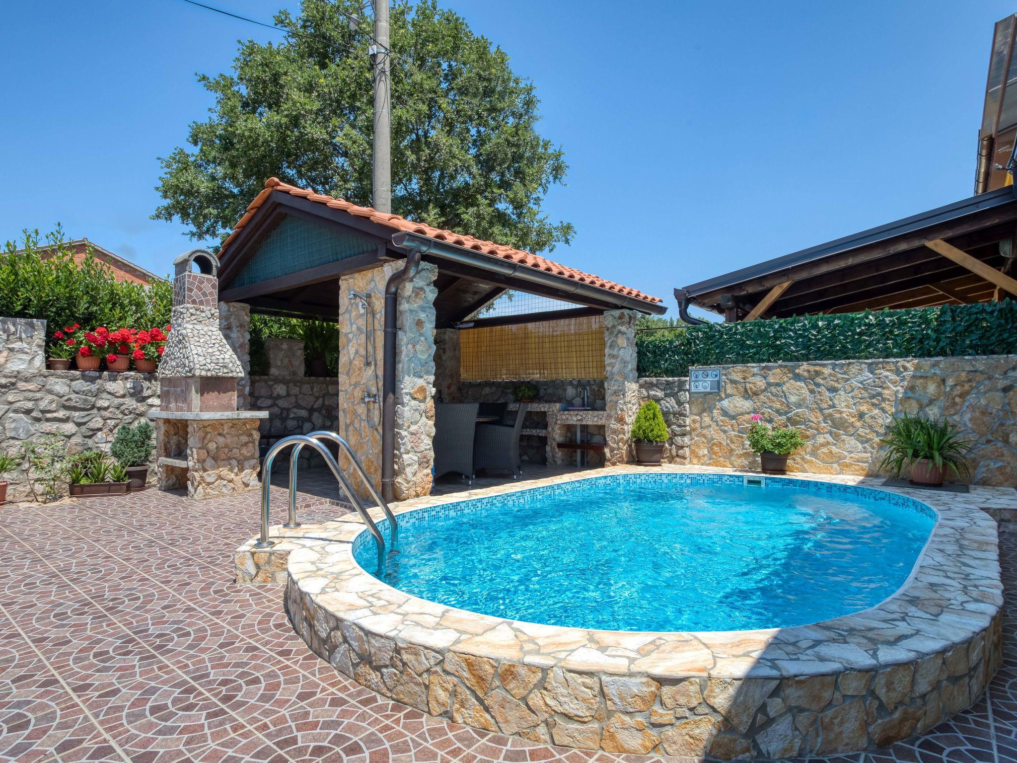 Photo 13 - Maison de 3 chambres à Dobrinj avec piscine privée et vues à la mer