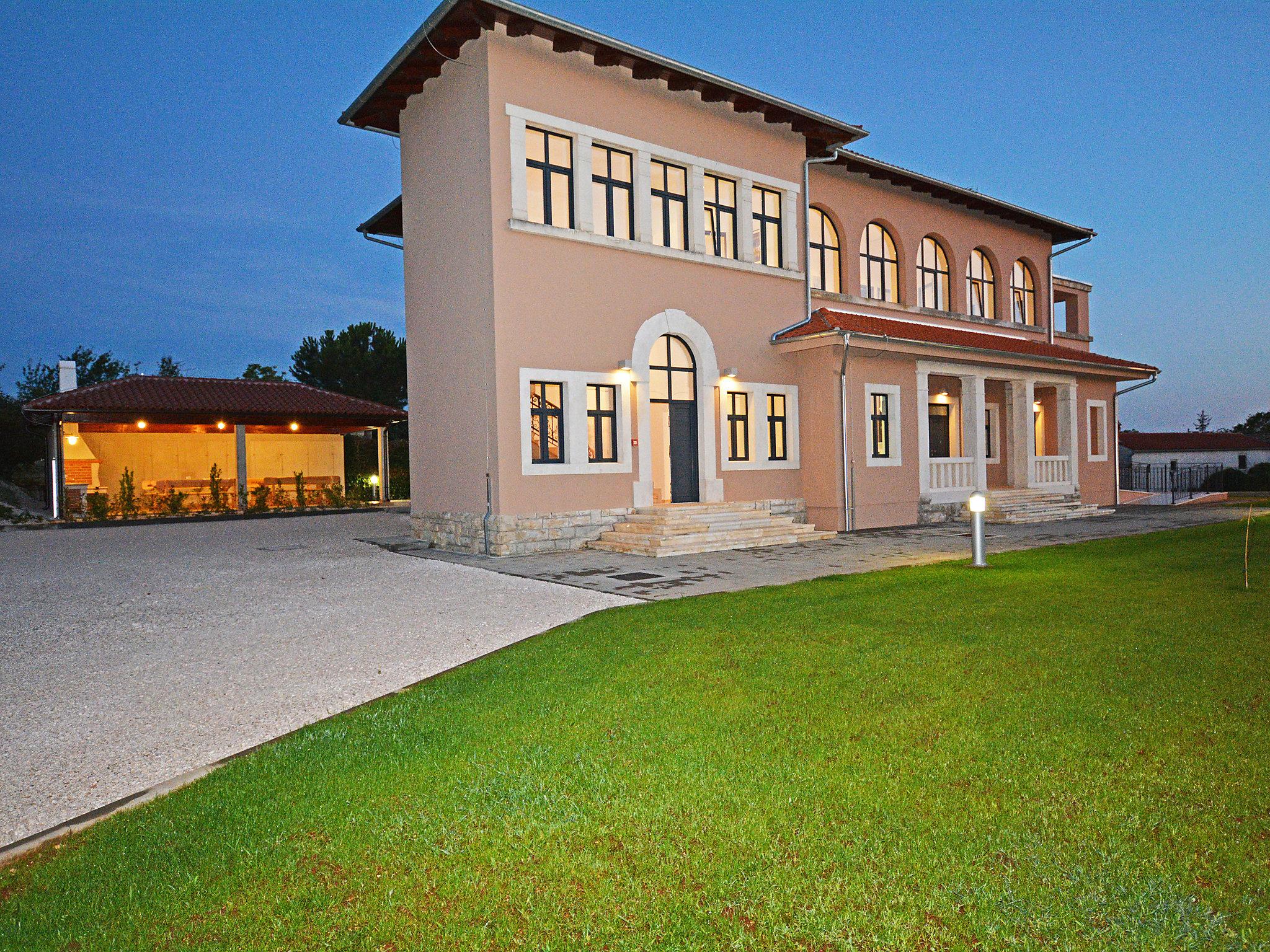 Photo 33 - Maison de 9 chambres à Tinjan avec piscine privée et jardin