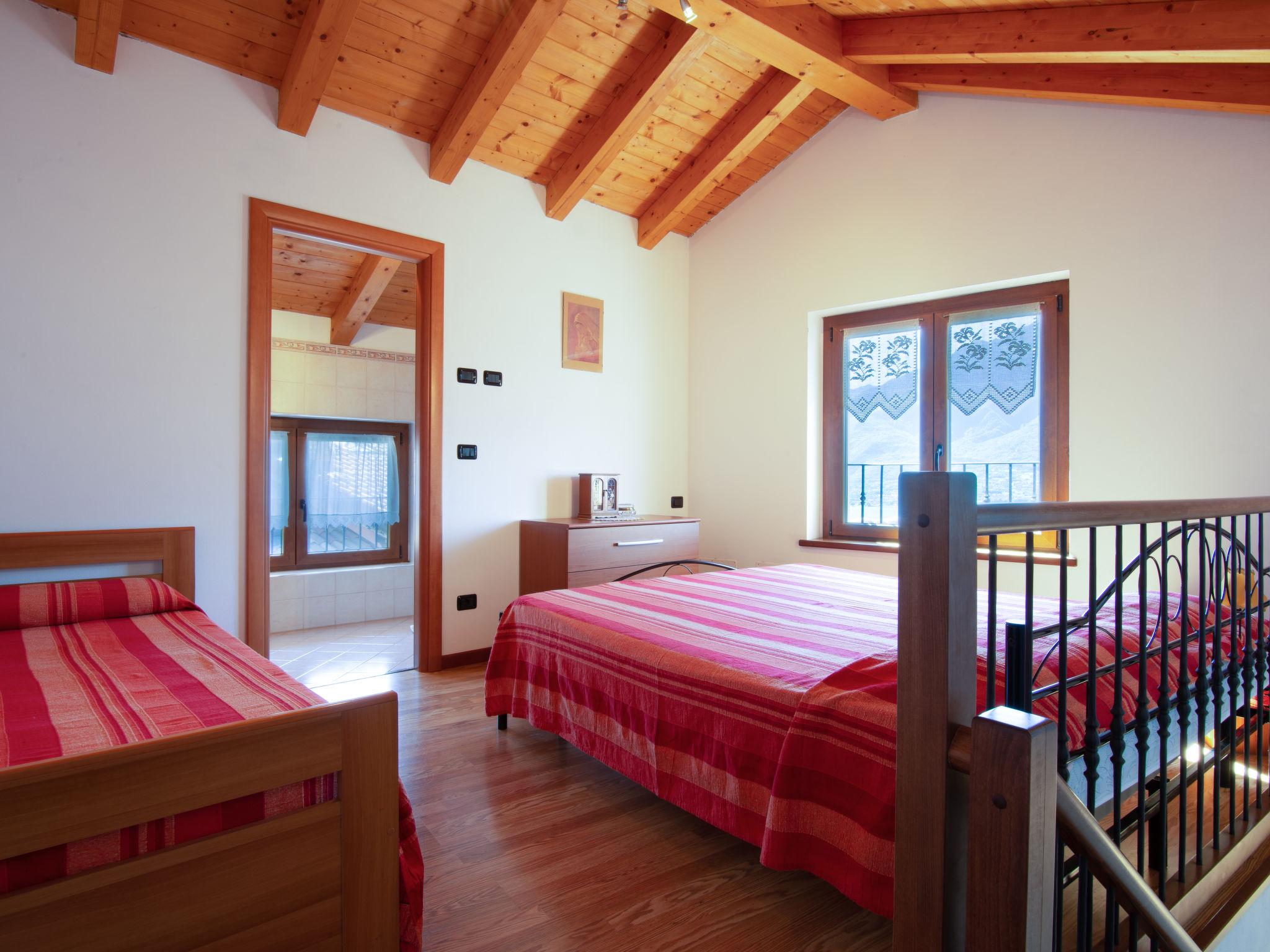 Foto 10 - Appartamento con 2 camere da letto a Vercana con terrazza e vista sulle montagne