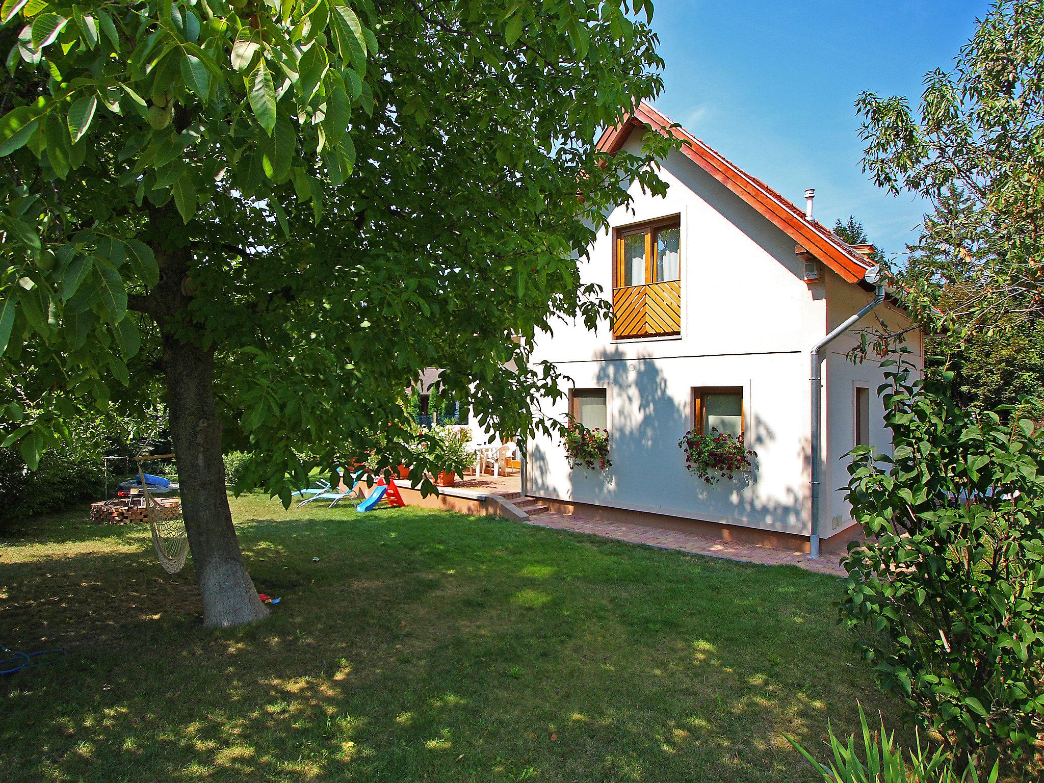 Foto 22 - Apartamento de 2 quartos em Balatonakali com jardim e vista para a montanha