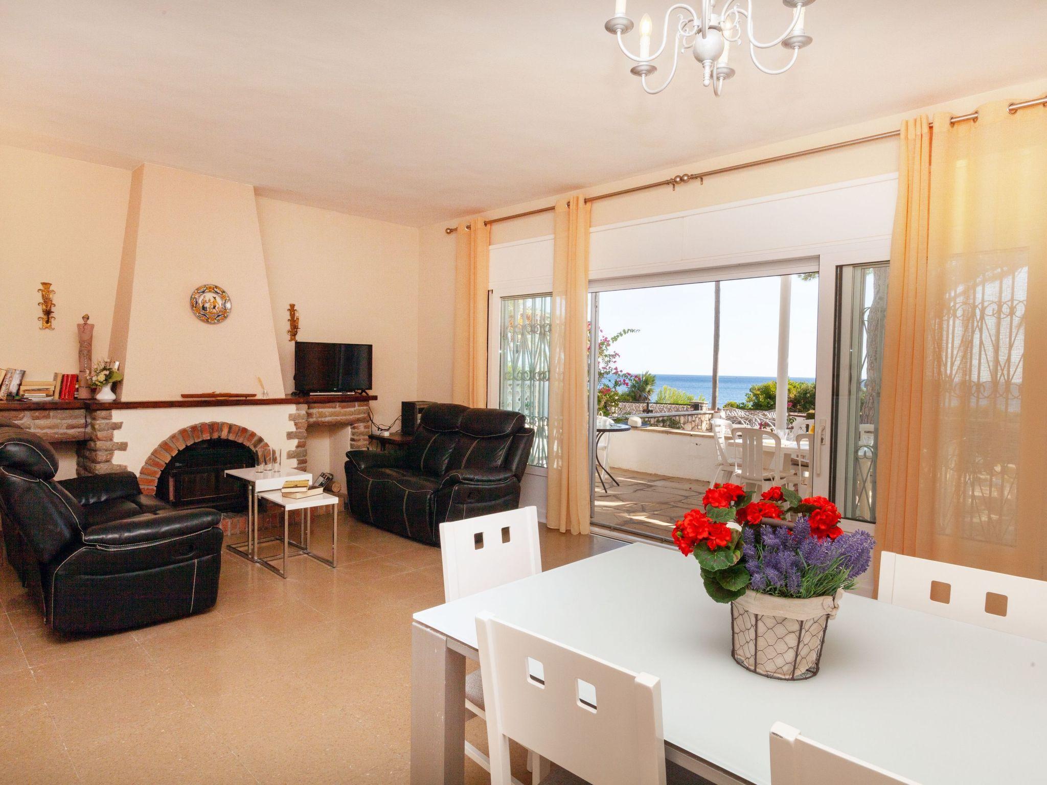 Photo 4 - 3 bedroom House in Mont-roig del Camp with garden and sea view