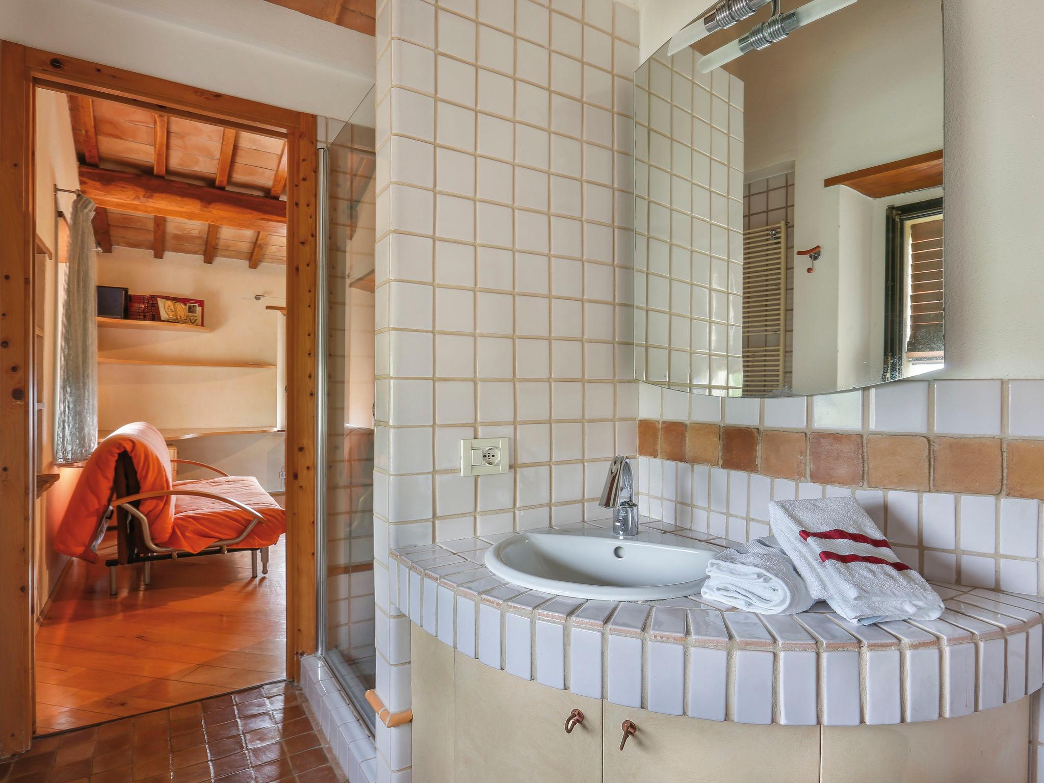 Foto 26 - Casa con 5 camere da letto a Buti con piscina privata e giardino
