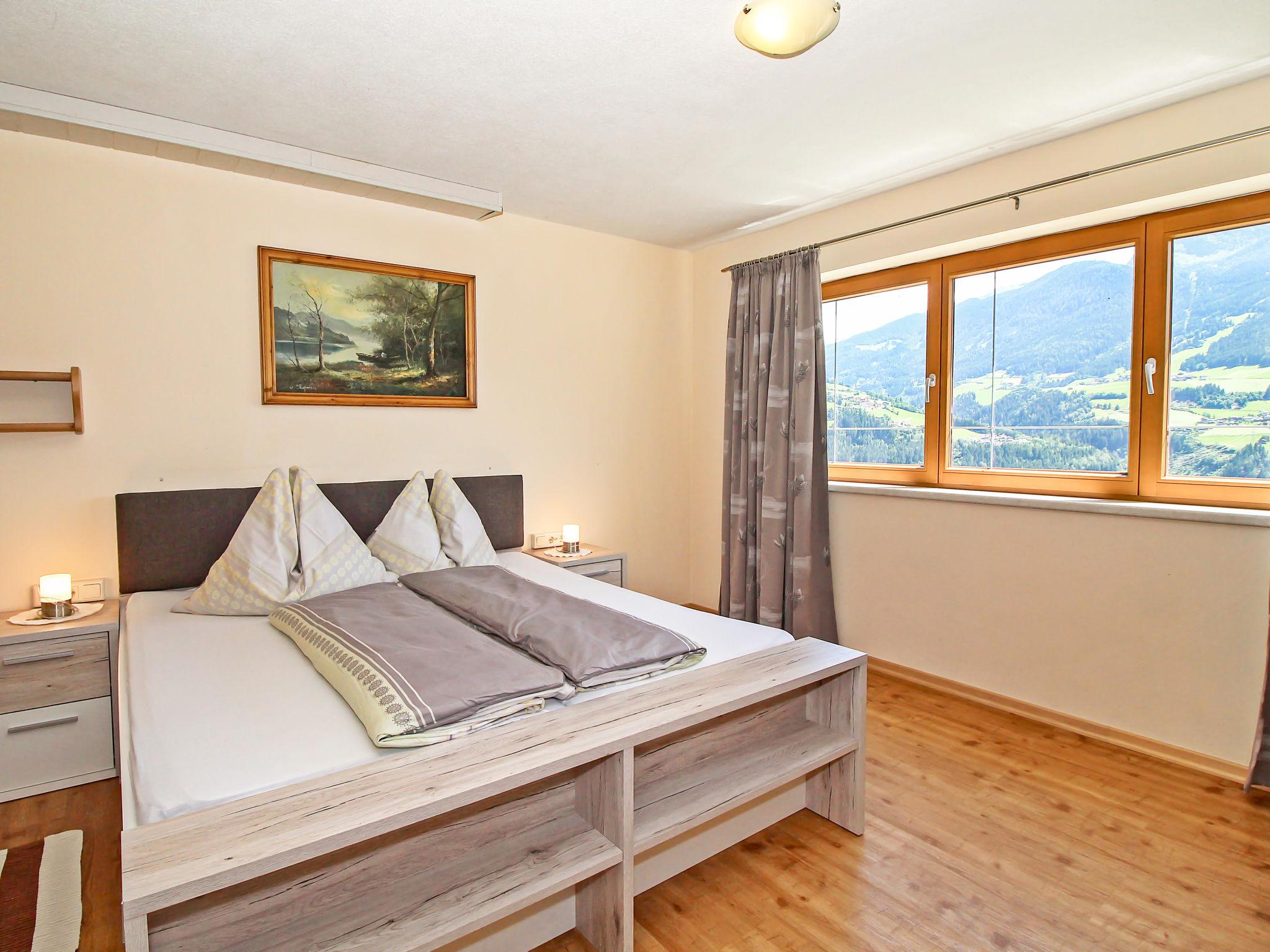 Foto 3 - Appartamento con 3 camere da letto a Zellberg con terrazza e vista sulle montagne