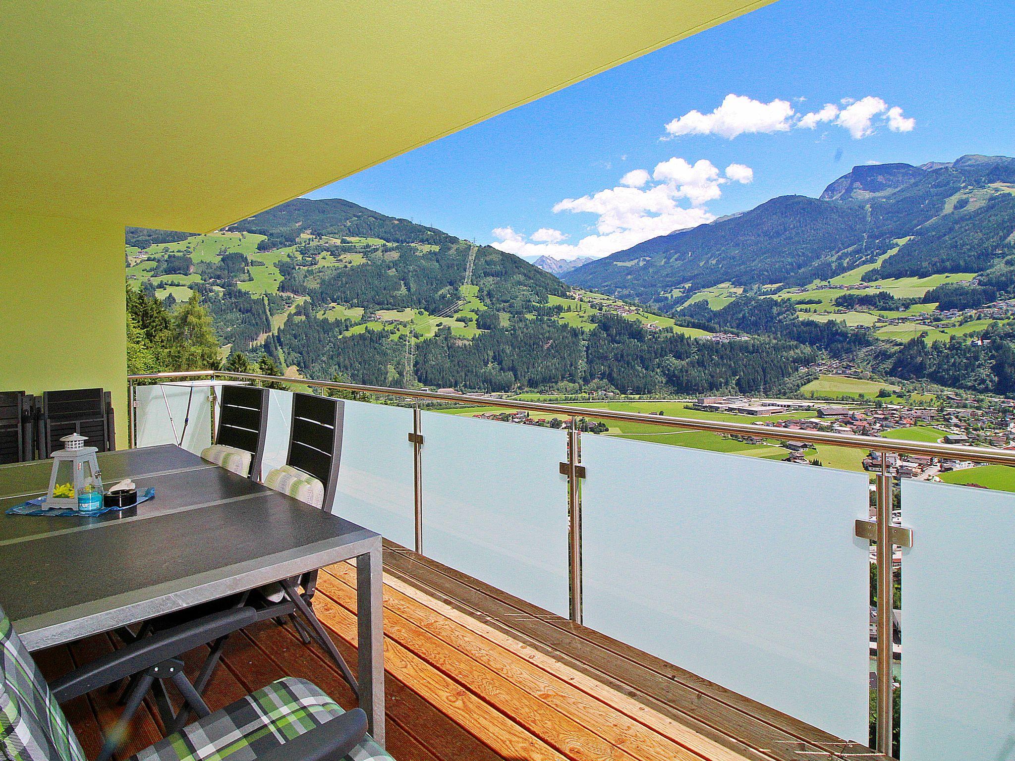 Foto 5 - Apartamento de 3 habitaciones en Zellberg con terraza y vistas a la montaña