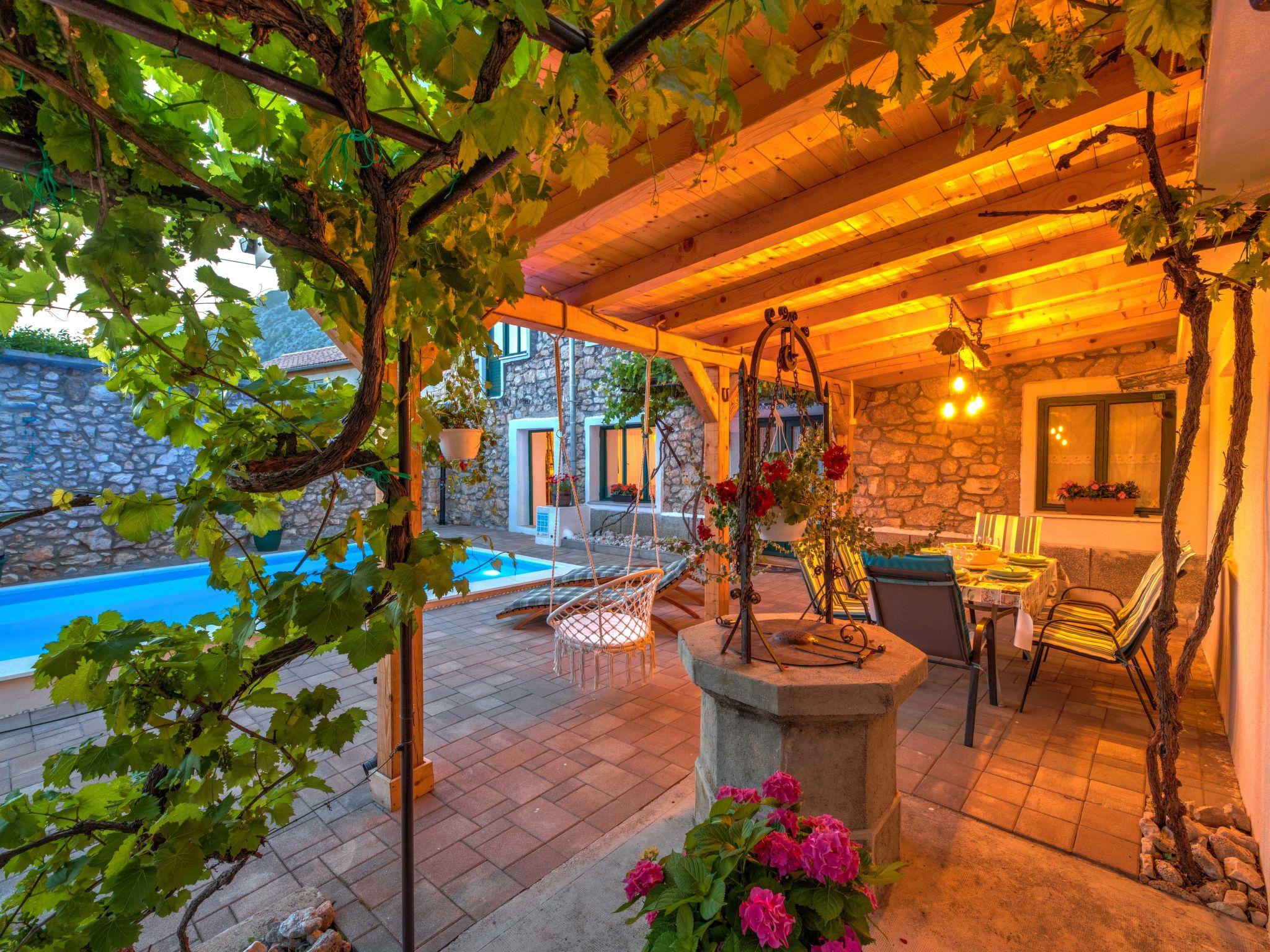 Photo 20 - Maison de 3 chambres à Vinodolska Općina avec piscine privée et jardin