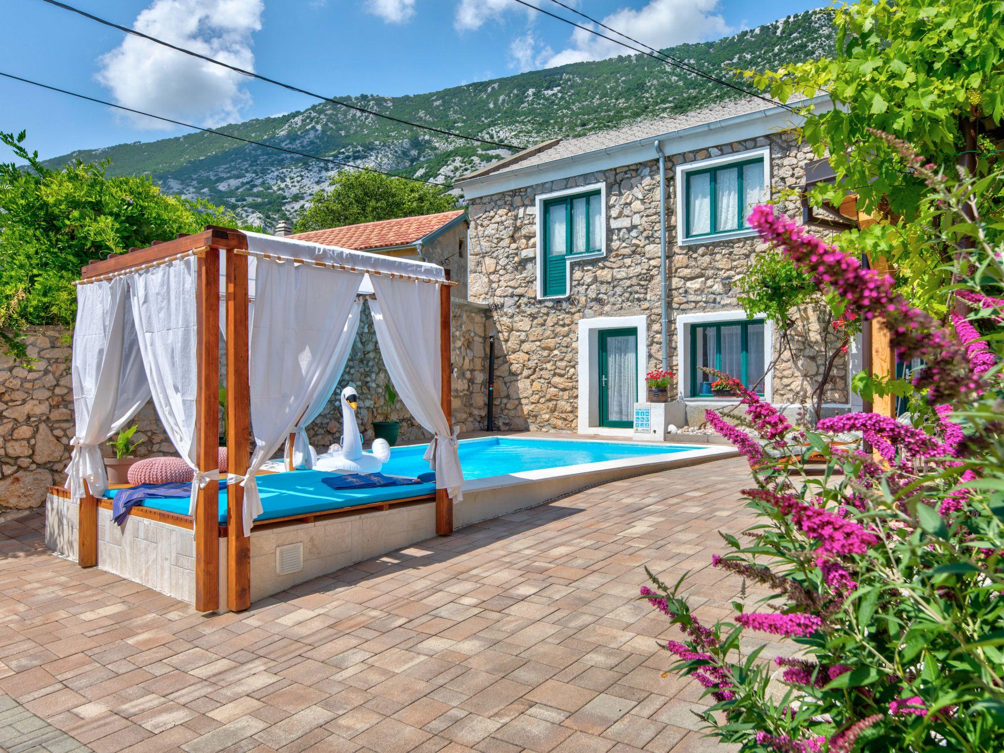 Photo 30 - Maison de 3 chambres à Vinodolska Općina avec piscine privée et jardin