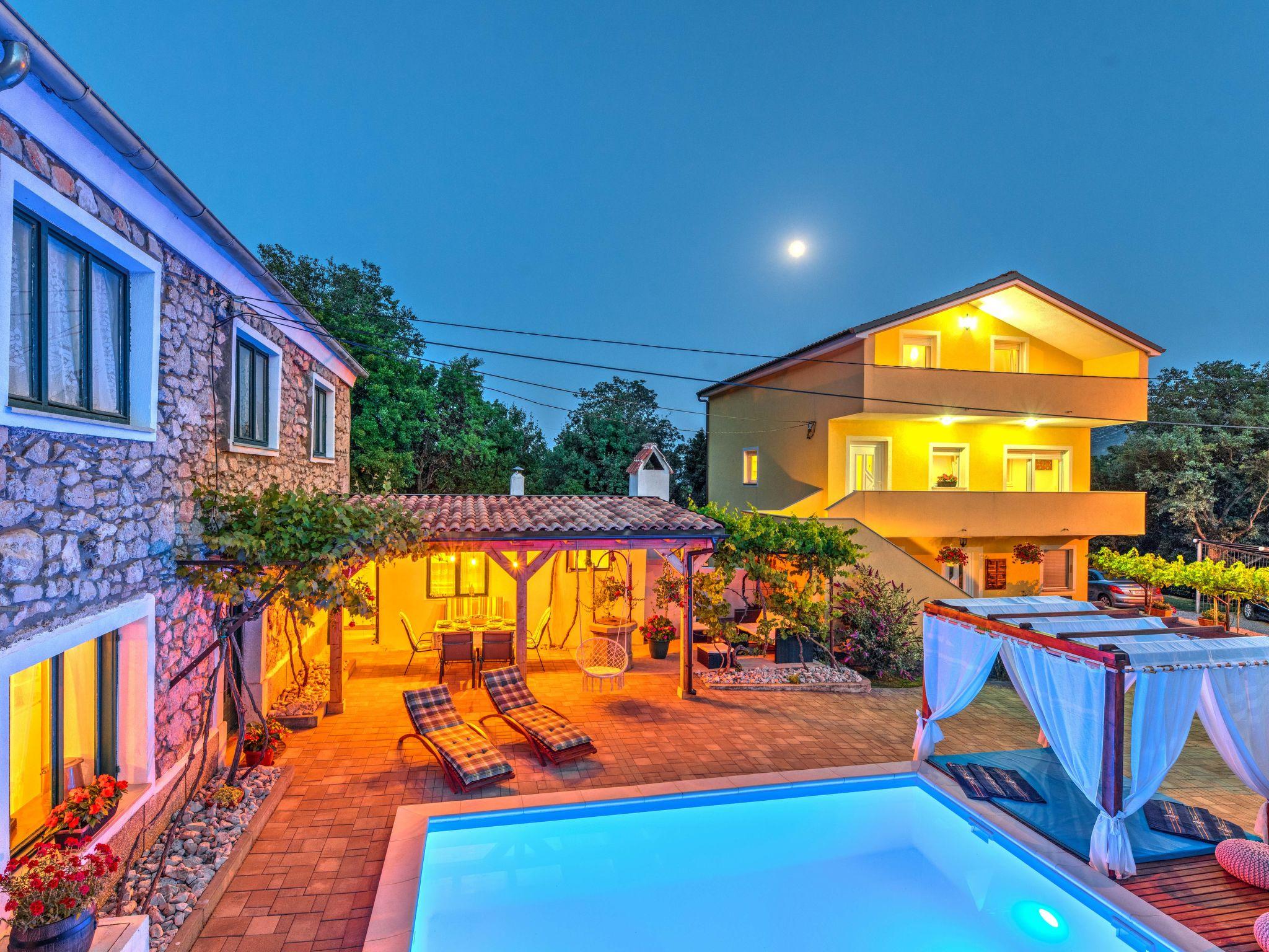 Photo 45 - Maison de 3 chambres à Vinodolska Općina avec piscine privée et jardin