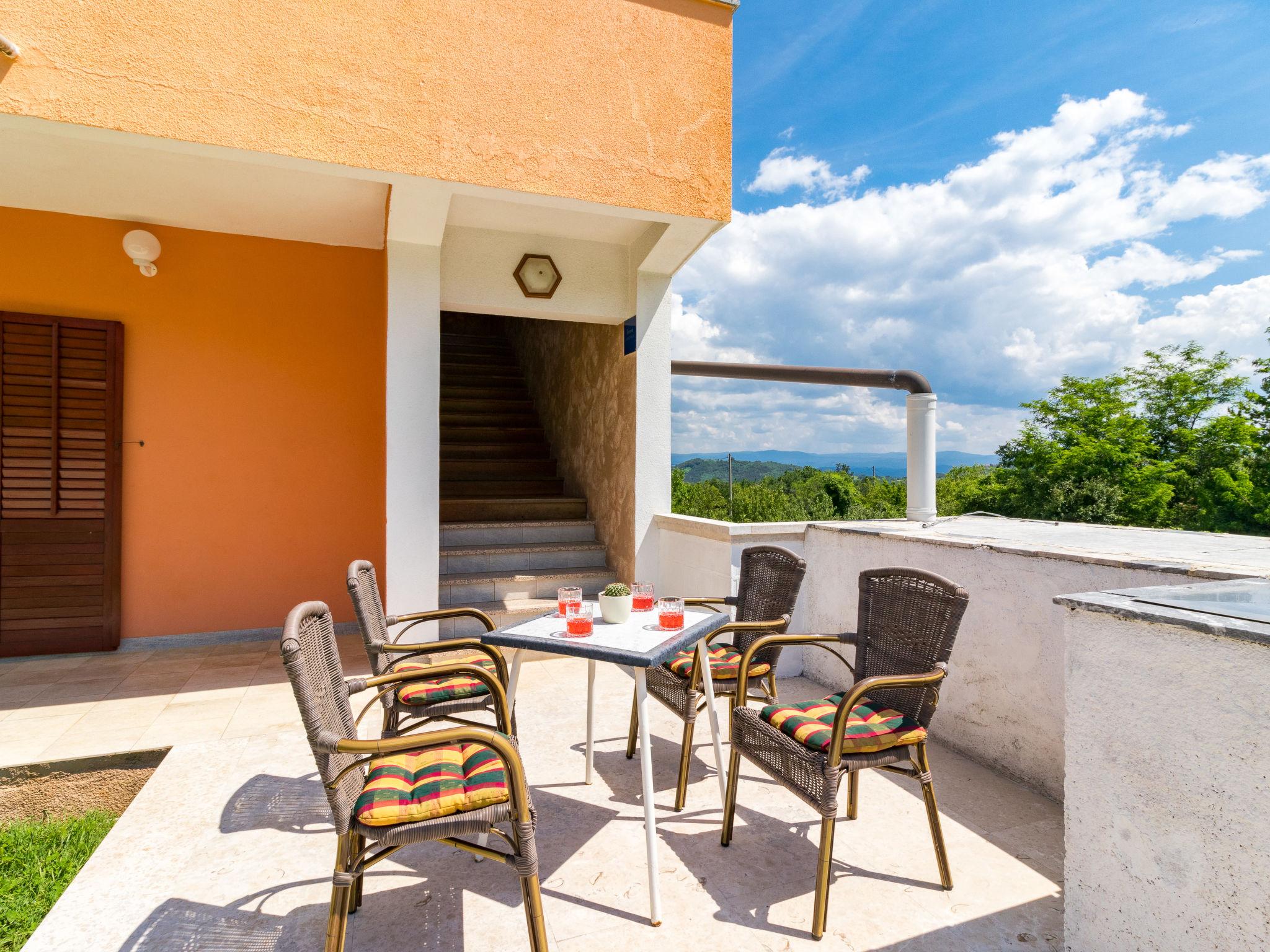 Foto 23 - Casa de 4 quartos em Karojba com piscina privada e terraço