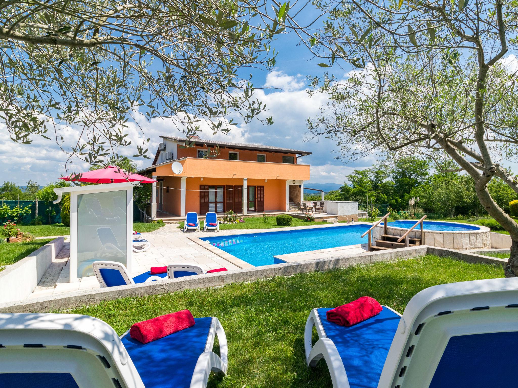 Photo 10 - Maison de 4 chambres à Karojba avec piscine privée et terrasse