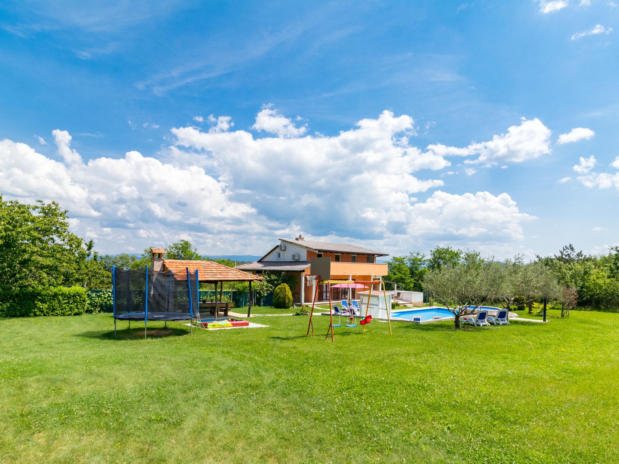 Photo 27 - Maison de 4 chambres à Karojba avec piscine privée et jardin