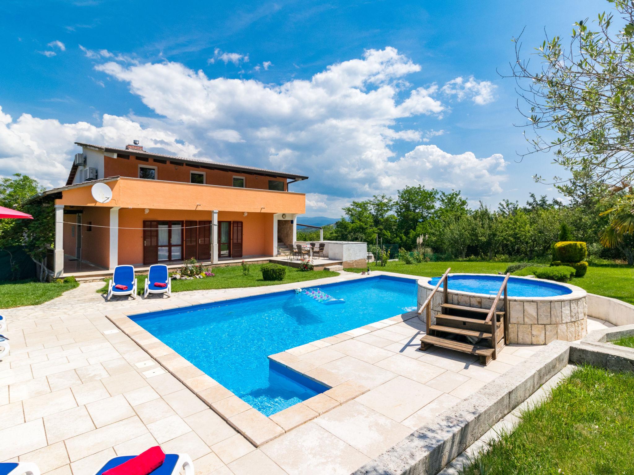 Photo 1 - Maison de 4 chambres à Karojba avec piscine privée et jardin