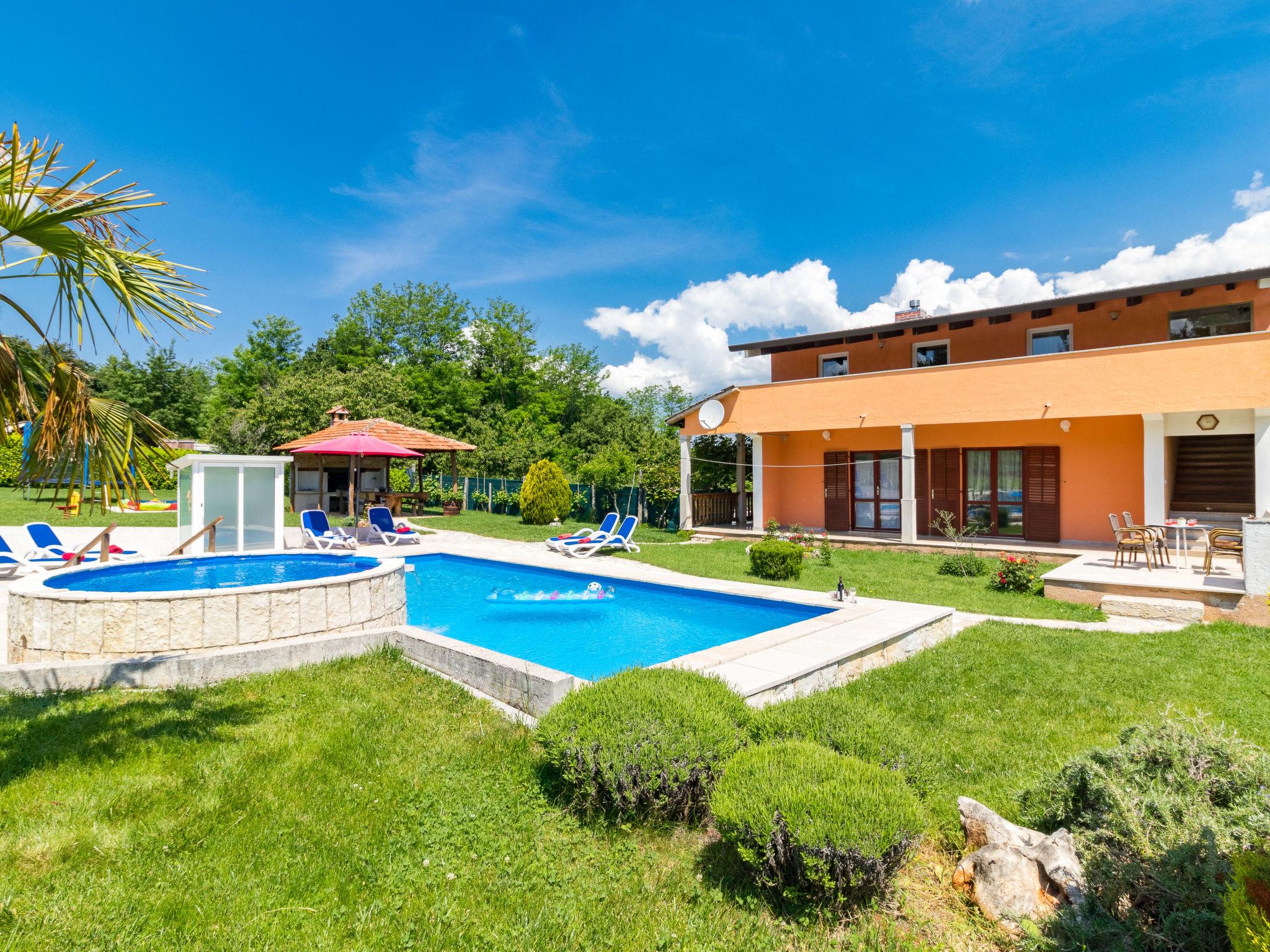 Photo 22 - Maison de 4 chambres à Karojba avec piscine privée et terrasse