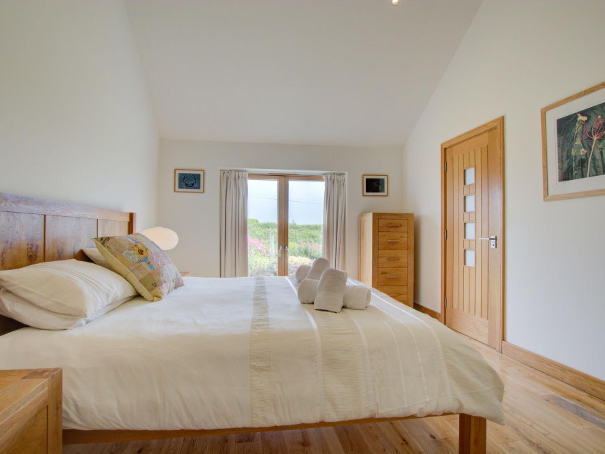 Photo 15 - 3 bedroom House in Padstow with garden and sea view