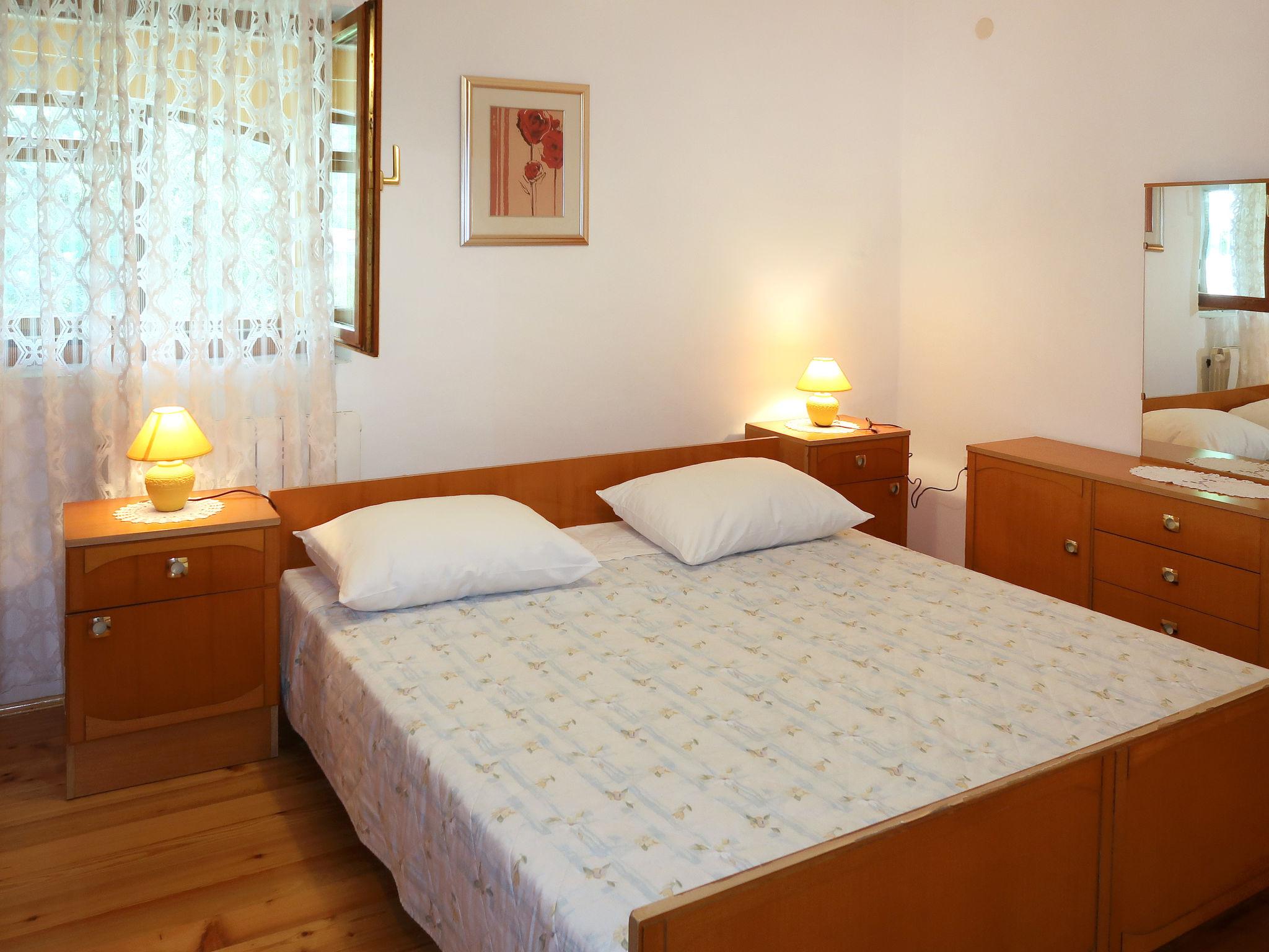 Foto 14 - Appartamento con 3 camere da letto a Raša con vista mare