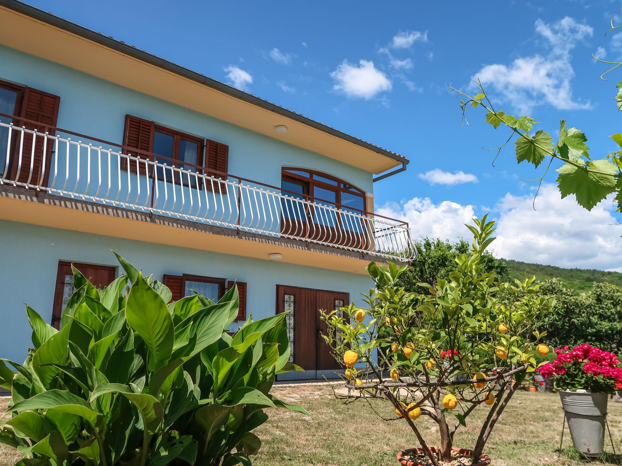 Foto 5 - Appartamento con 3 camere da letto a Raša con vista mare