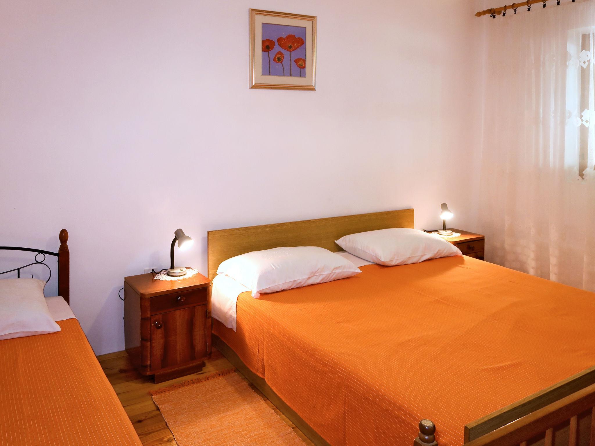 Foto 13 - Appartamento con 3 camere da letto a Raša con vista mare