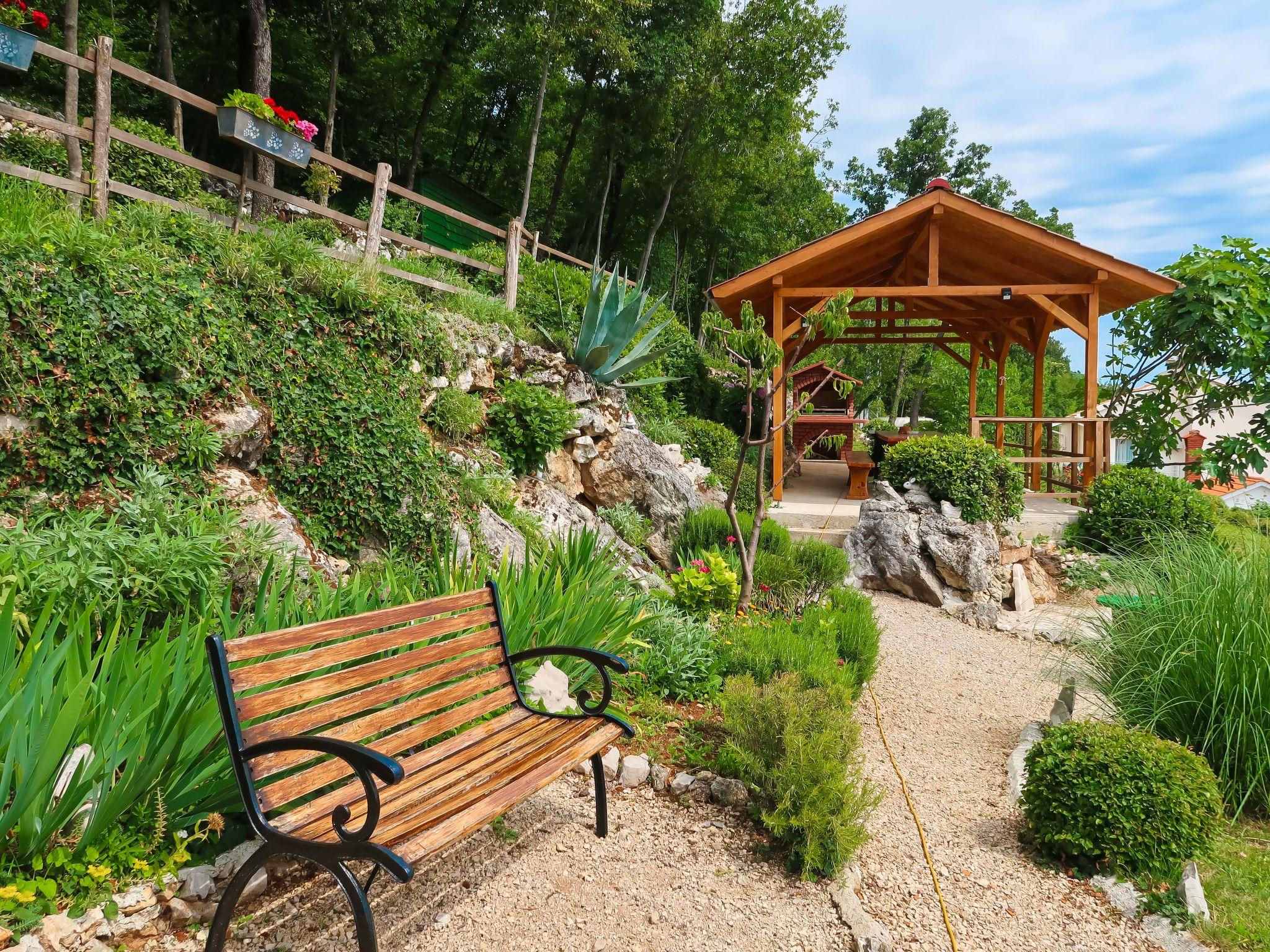 Foto 12 - Appartamento con 1 camera da letto a Mošćenička Draga con giardino e vista mare