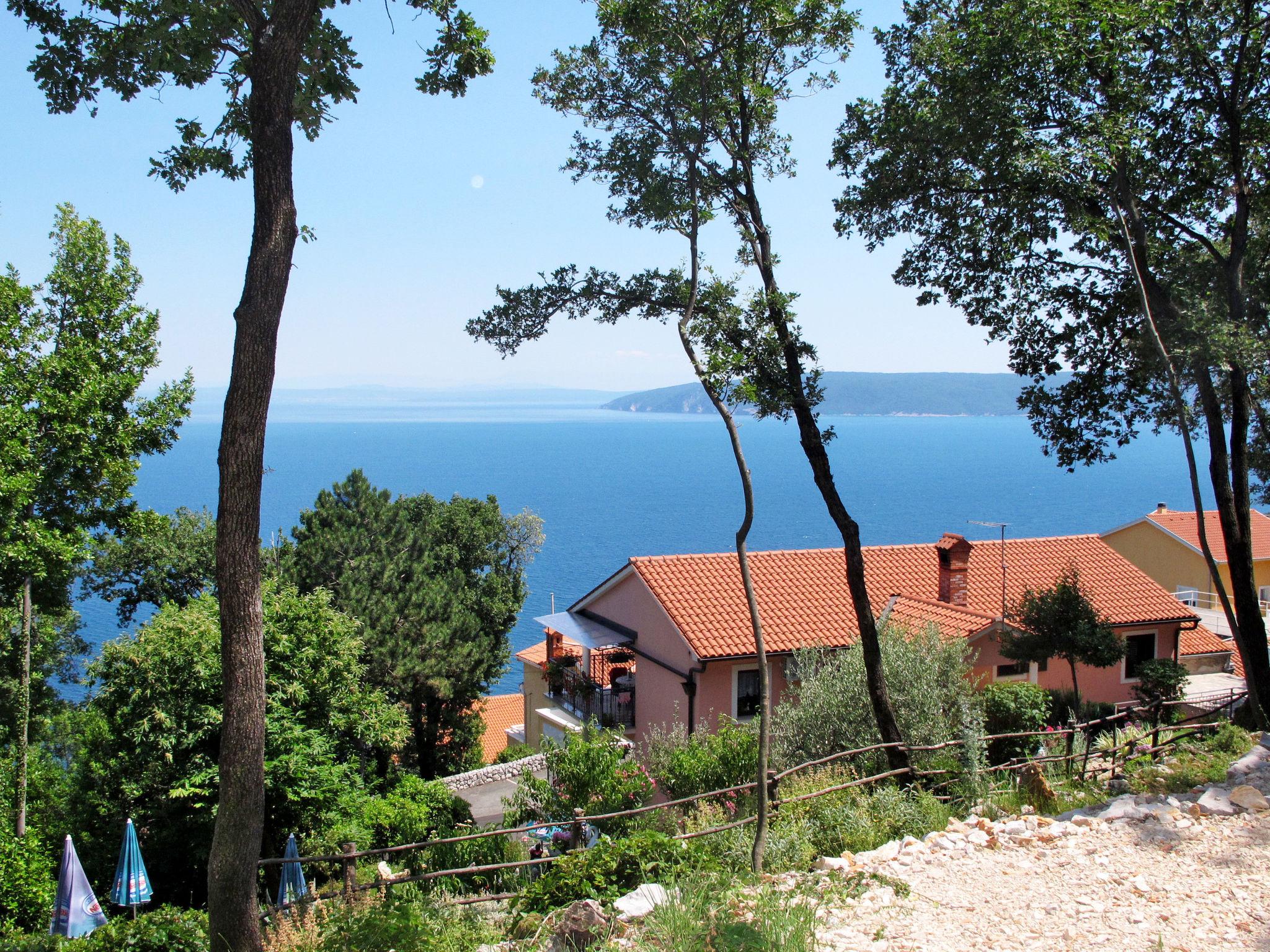 Foto 10 - Apartamento de 1 quarto em Mošćenička Draga com jardim e vistas do mar