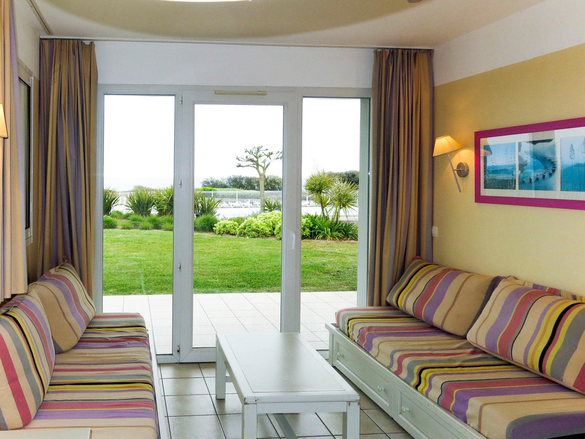 Foto 2 - Apartamento de 1 habitación en Les Sables-d'Olonne con piscina y vistas al mar